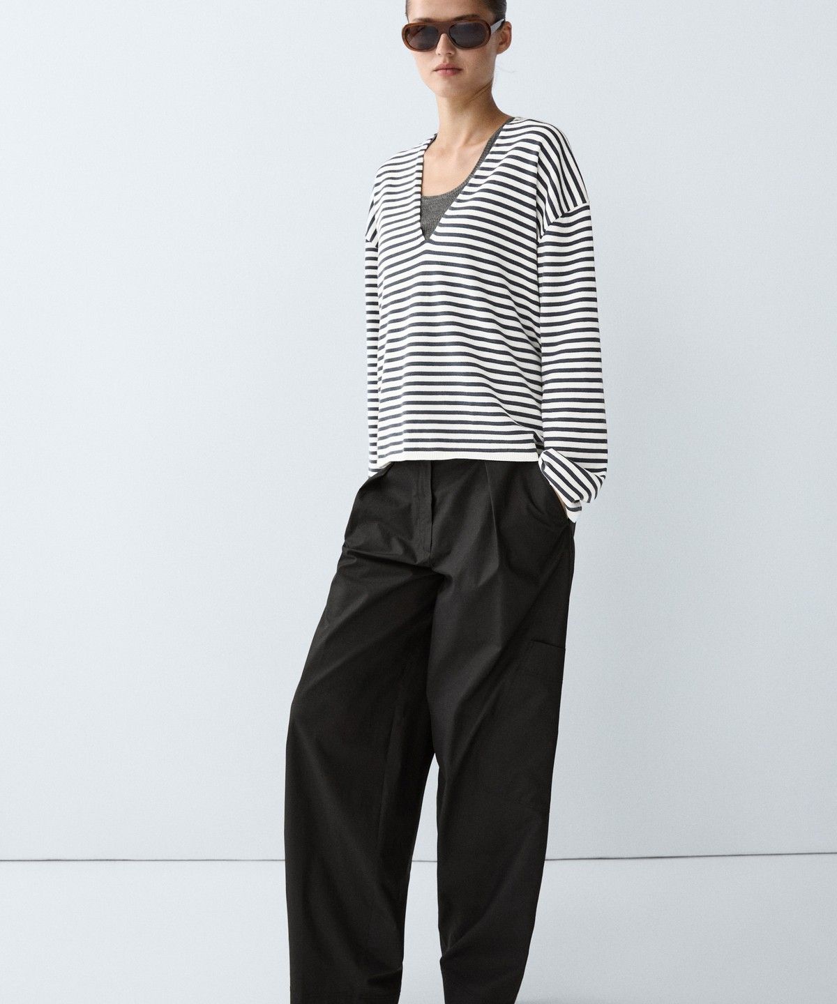 마시모두띠(MASSIMO DUTTI) 스트라이프 브이넥 니트 스웨터