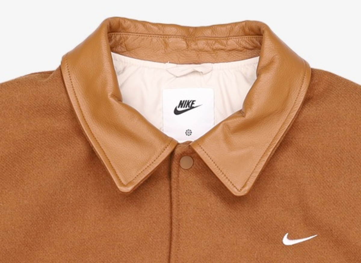 나이키(NIKE) 솔로 스우시 울 바시티 자켓 M - 라이트 브리티시 탄:라이트 오어우드 브라운:블랙:화이트 / FZ1169-281 XL