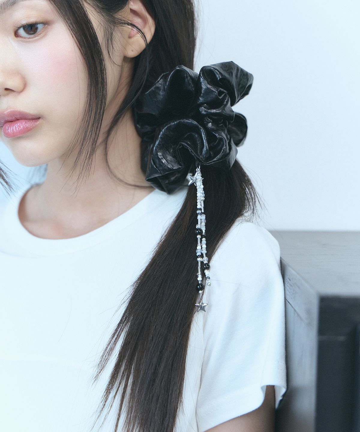 오아트(OART) Beads Scrunchie [METALIC BLACK]