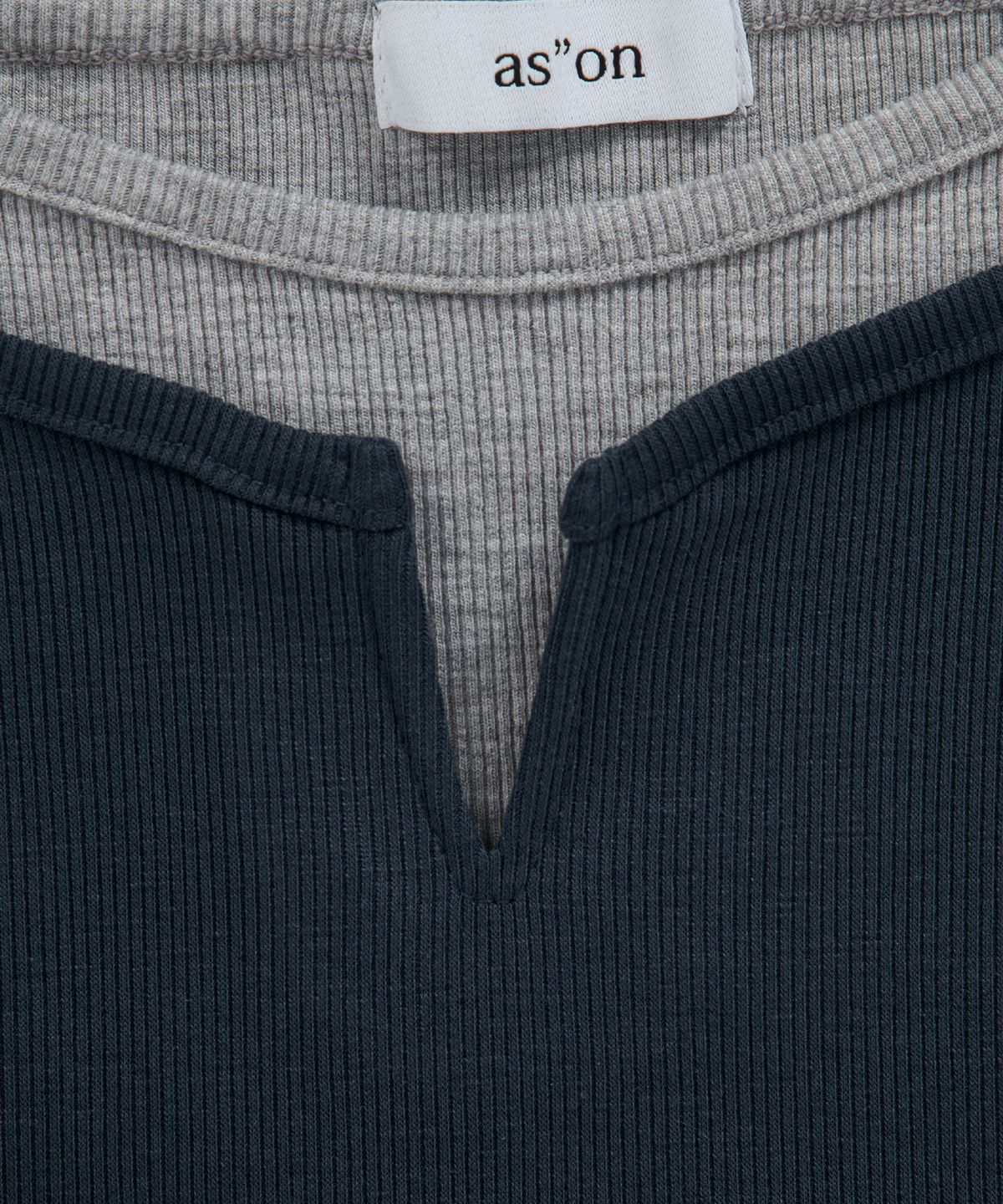 애즈온(ASON) SLIT LAYERED SLEEVELESS / NAVY