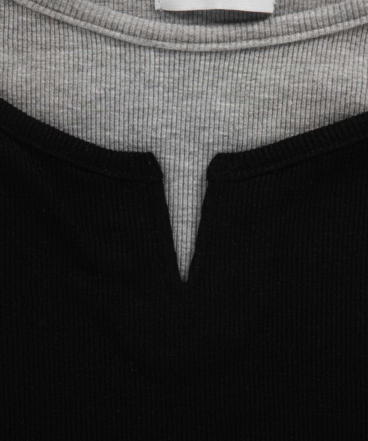 애즈온(ASON) SLIT LAYERED SLEEVELESS / BLACK