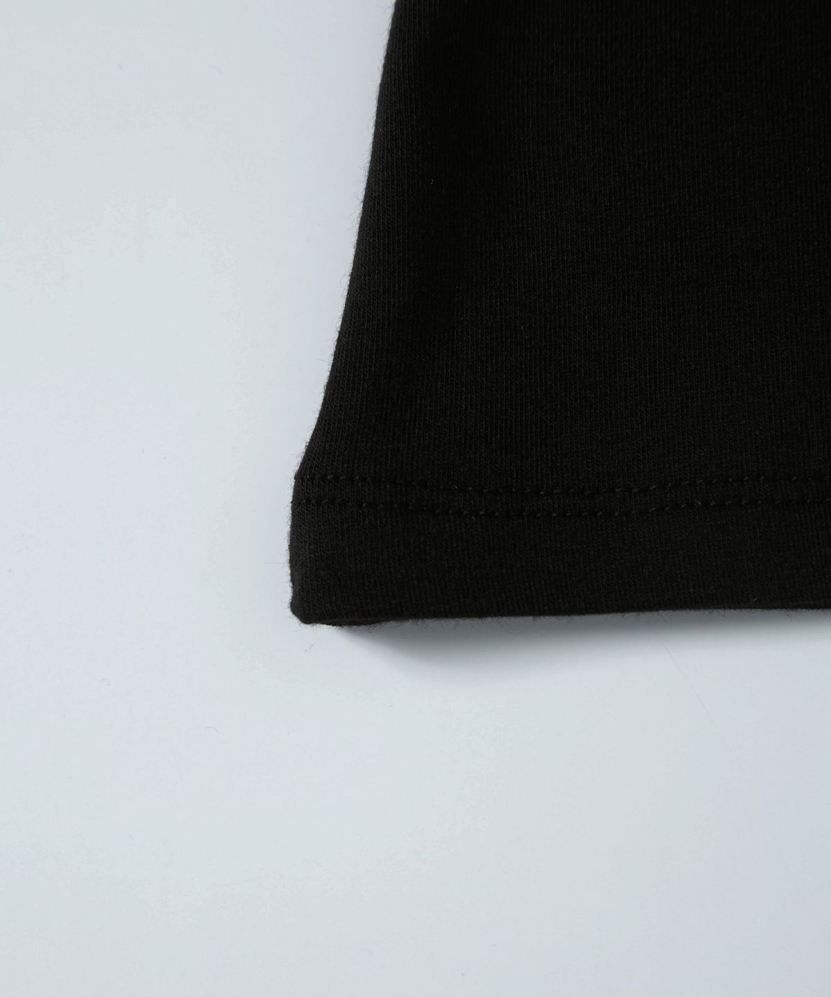 애즈온(ASON) EVER BUTTON TEE / BLACK