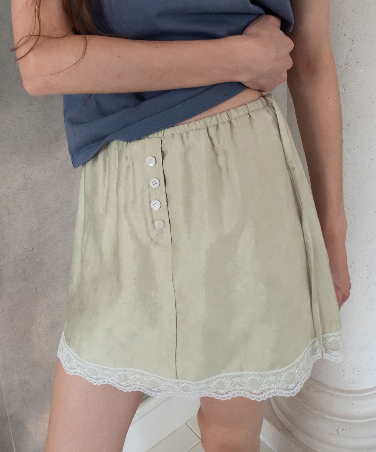 토아베(TOAVE) Lace Overlay Mini Skirt (Pale green)