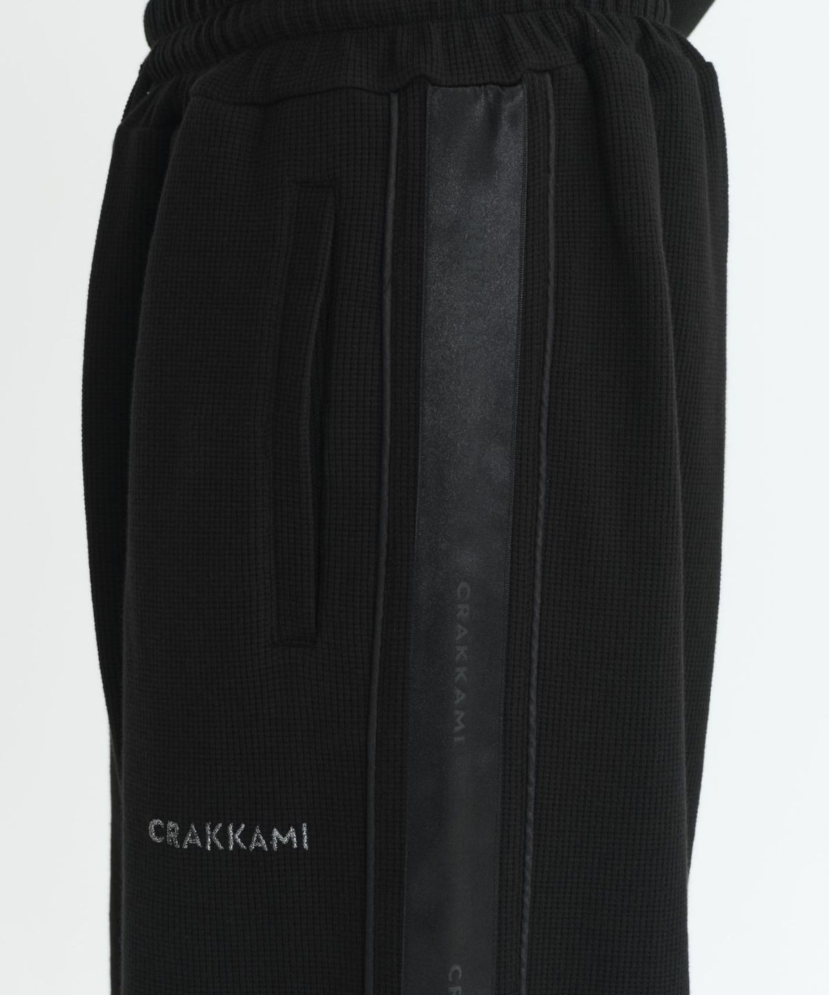 크랙엠아이(CRAKKAMI) 크랙엠아이 시그니처 테이프 와플 파이핑 팬츠