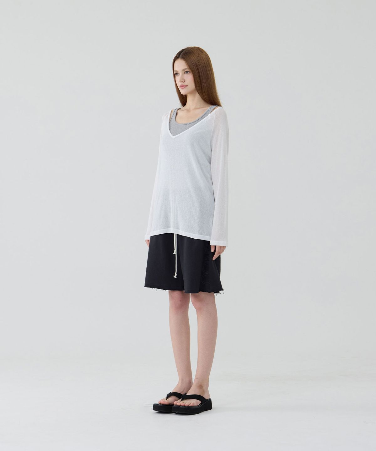 우네(OONE) Ease Deep V-neck Long Sleeve T-Shirt_White
