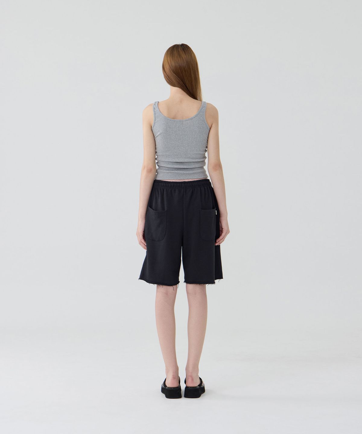 우네(OONE) Logo Stitch Bermuda Sweatpants_Charcoal