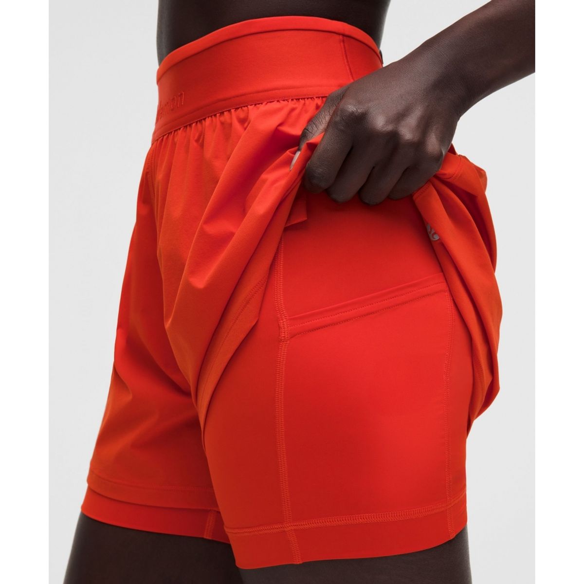 룰루레몬(LULULEMON) 라이선스 투 트레인 슈퍼 하이라이즈 투인원 쇼츠  CRYE