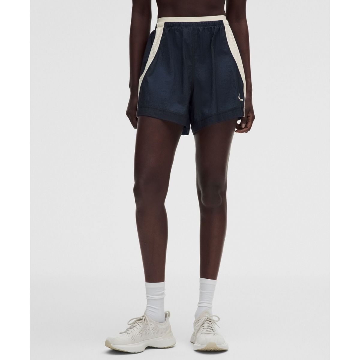룰루레몬(LULULEMON) 라이선스 투 트레인 텍스처드 하이라이즈 쇼츠 4inch  TRNV LTIV