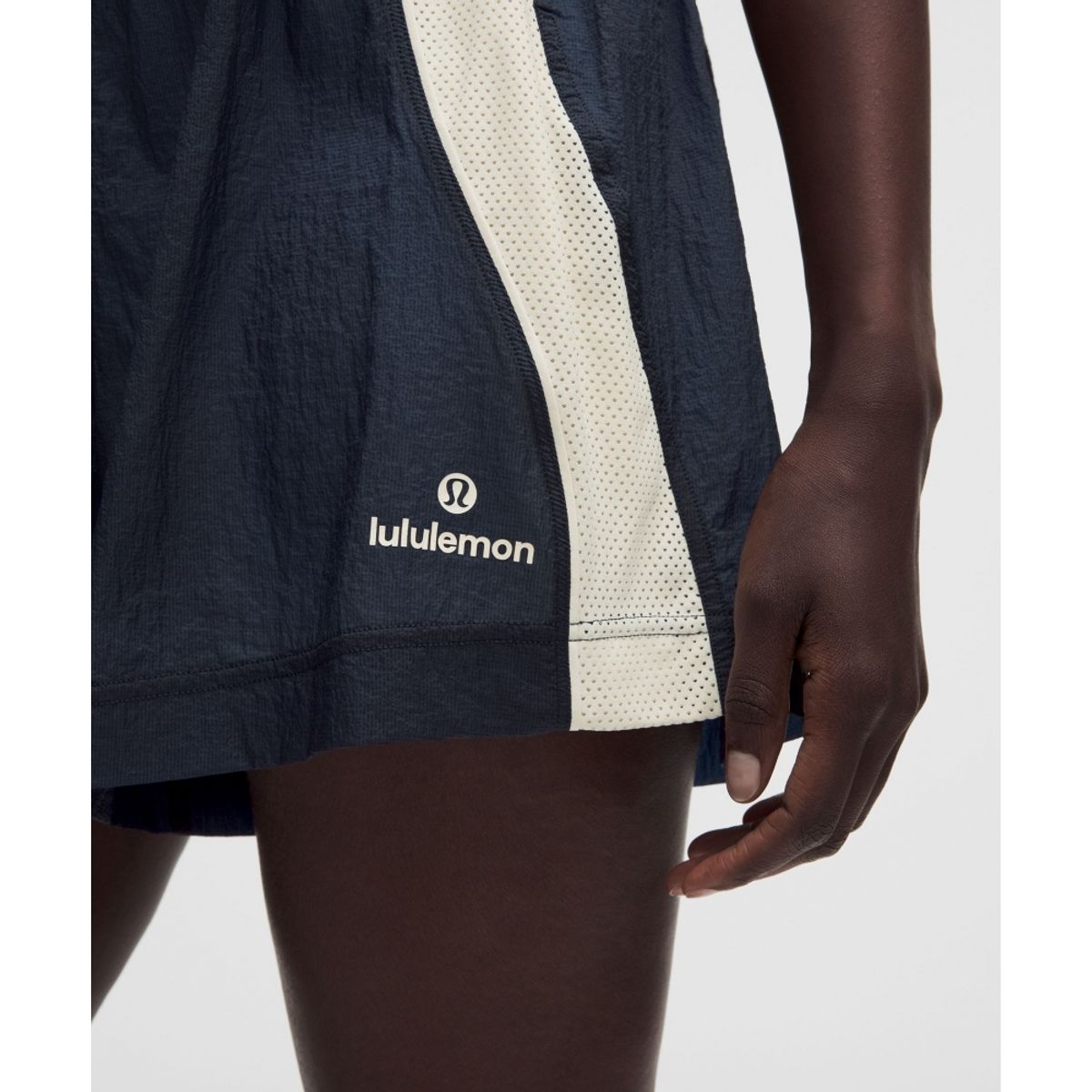 룰루레몬(LULULEMON) 라이선스 투 트레인 텍스처드 하이라이즈 쇼츠 4inch  TRNV LTIV
