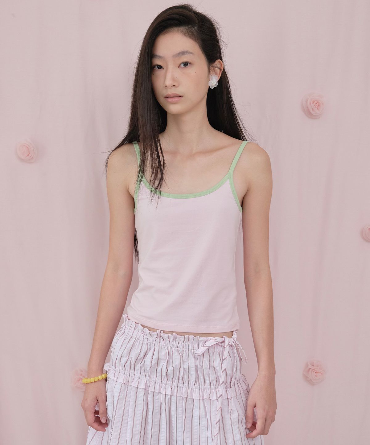 더포르타(THEPORTA) CONTRAST TRIM SLEEVELESS TOP, GREEN PINK