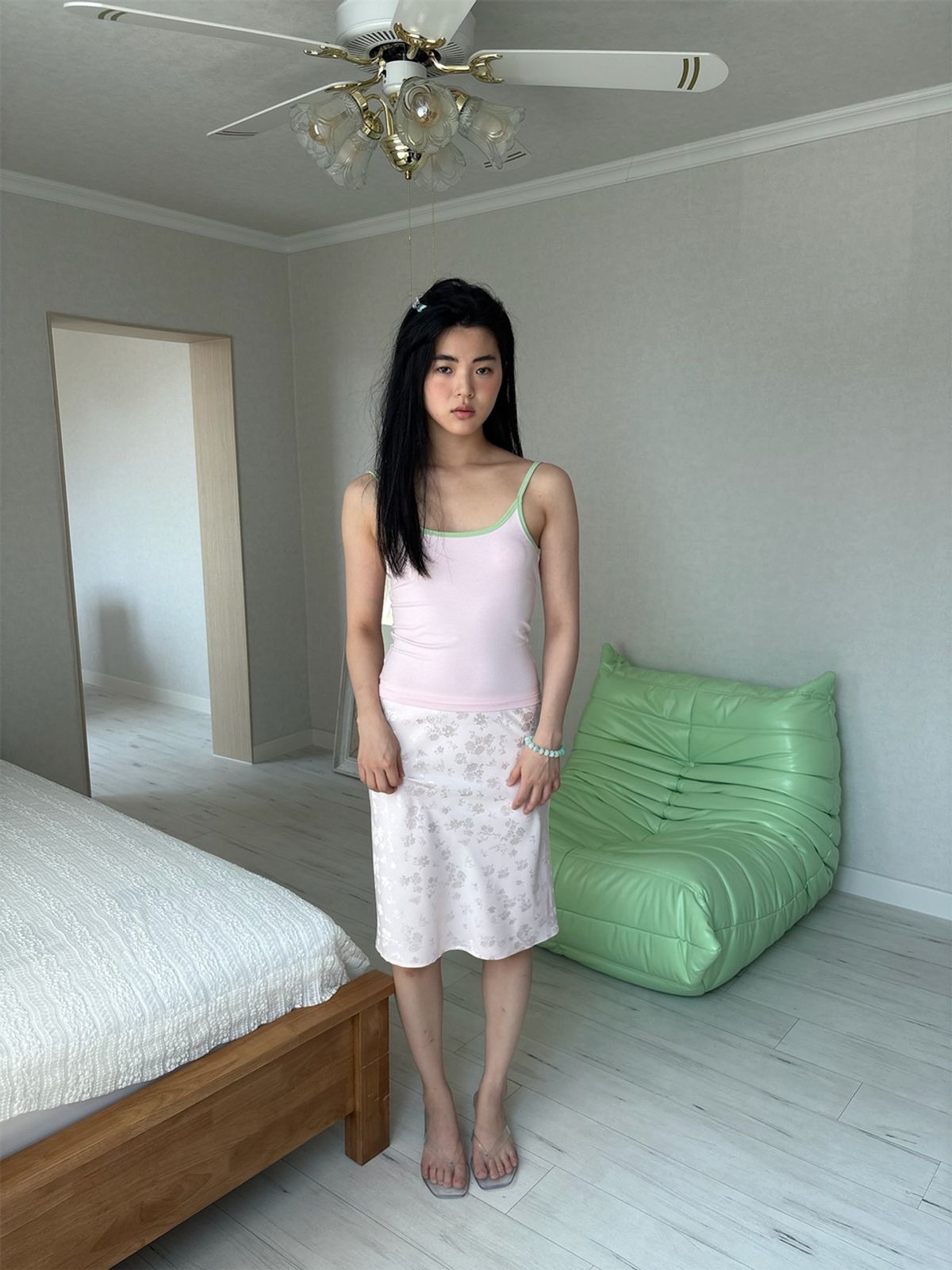 더포르타(THEPORTA) CONTRAST TRIM SLEEVELESS TOP, GREEN PINK