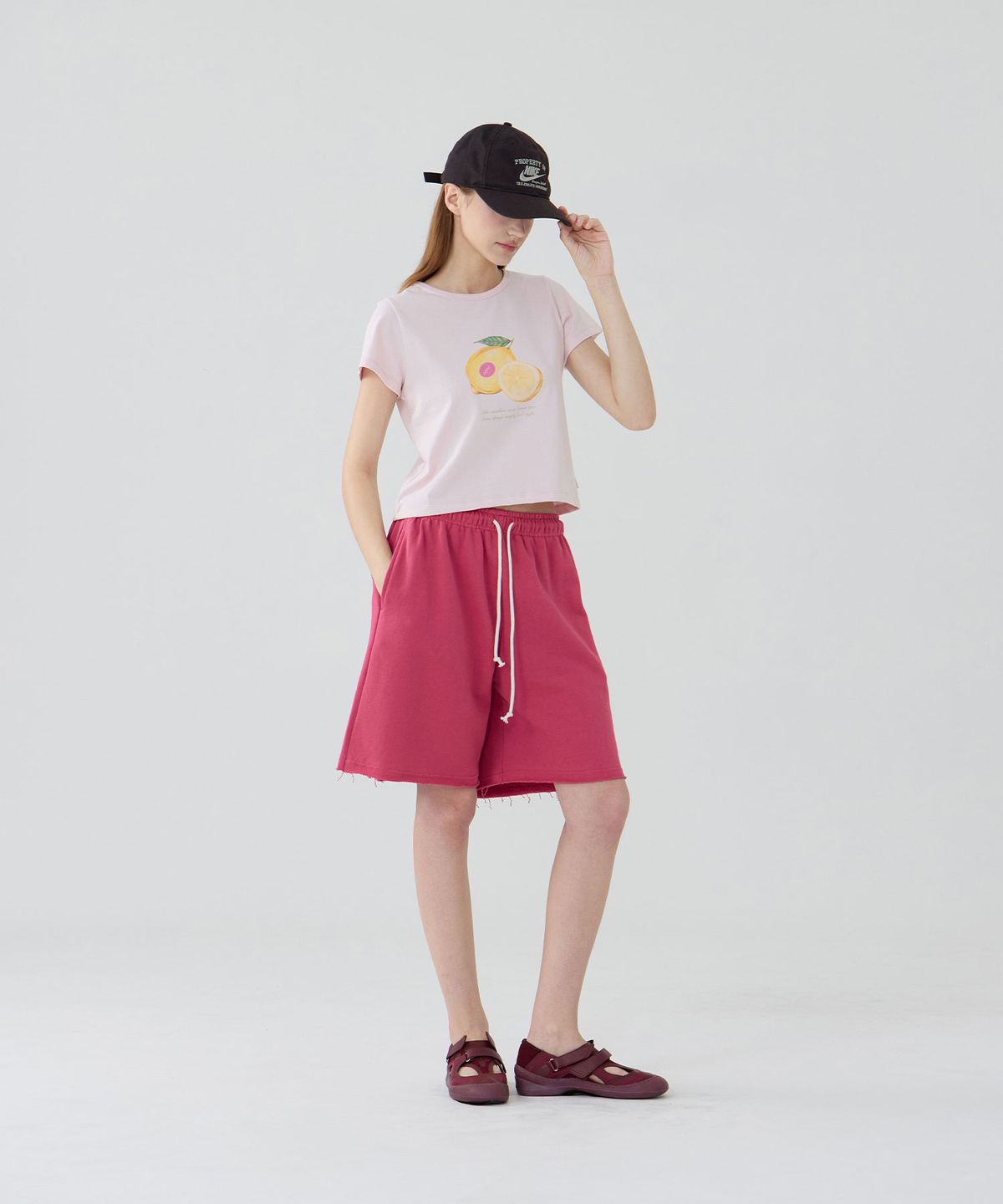 우네(OONE) Logo Stitch Bermuda Sweatpants_Cherry