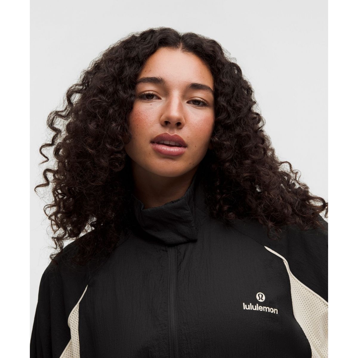 룰루레몬(LULULEMON) 라이선스 투 트레인 텍스처드 나일론 재킷  BLK LTIV