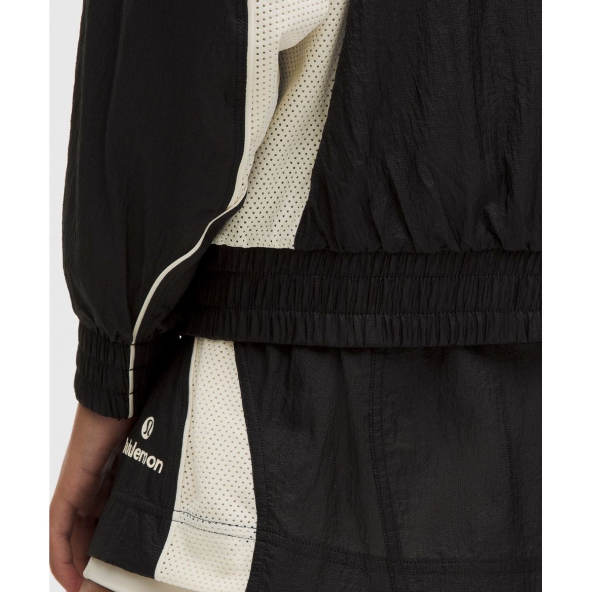 룰루레몬(LULULEMON) 라이선스 투 트레인 텍스처드 나일론 재킷  BLK LTIV