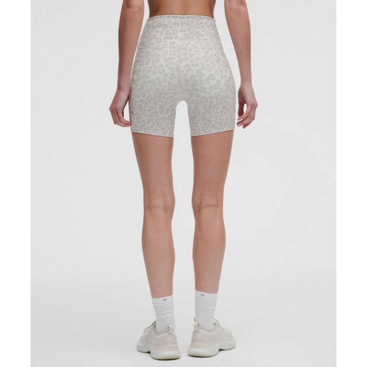 룰루레몬(LULULEMON) 원더 트레인 노라인 하이라이즈 쇼츠 6inch  TLWI