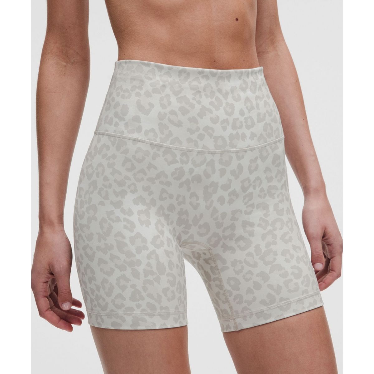 룰루레몬(LULULEMON) 원더 트레인 노라인 하이라이즈 쇼츠 6inch  TLWI