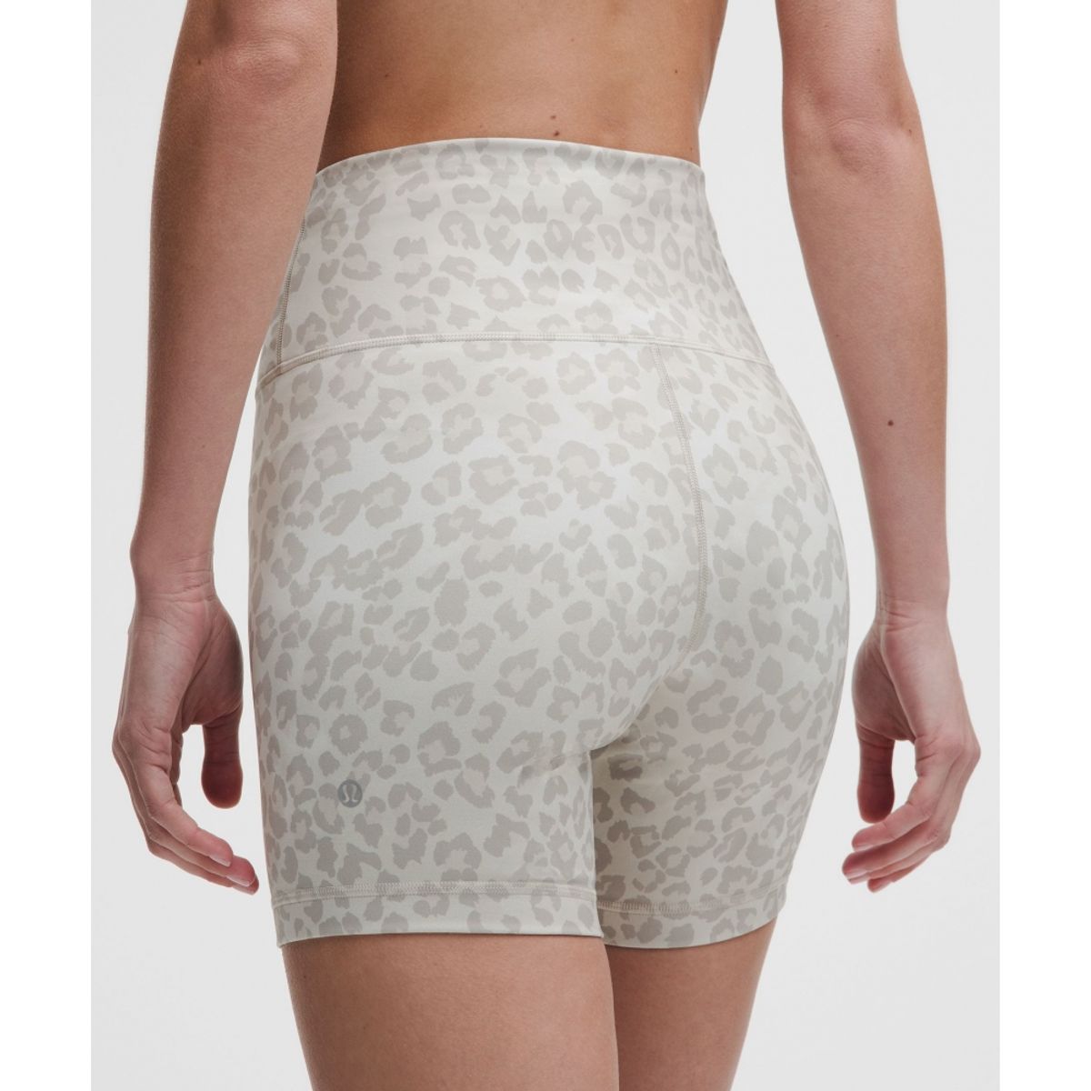 룰루레몬(LULULEMON) 원더 트레인 노라인 하이라이즈 쇼츠 6inch  TLWI