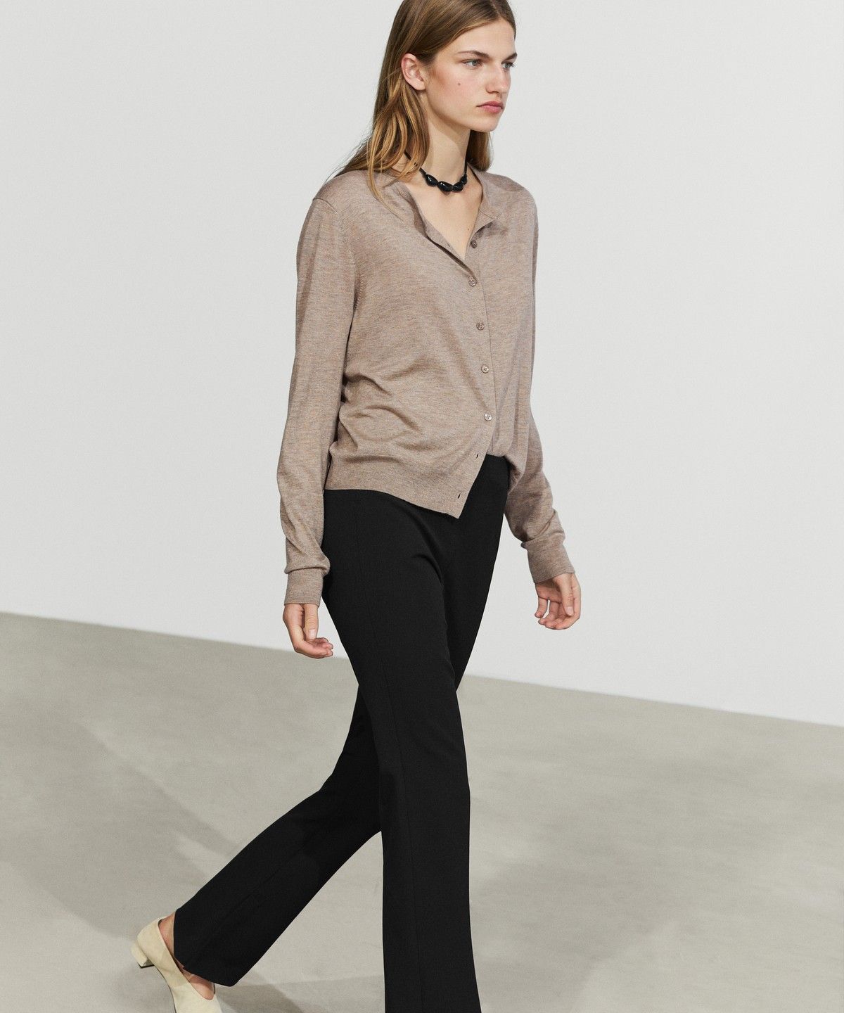 마시모두띠(MASSIMO DUTTI) 라운드넥 파인 니트 가디건