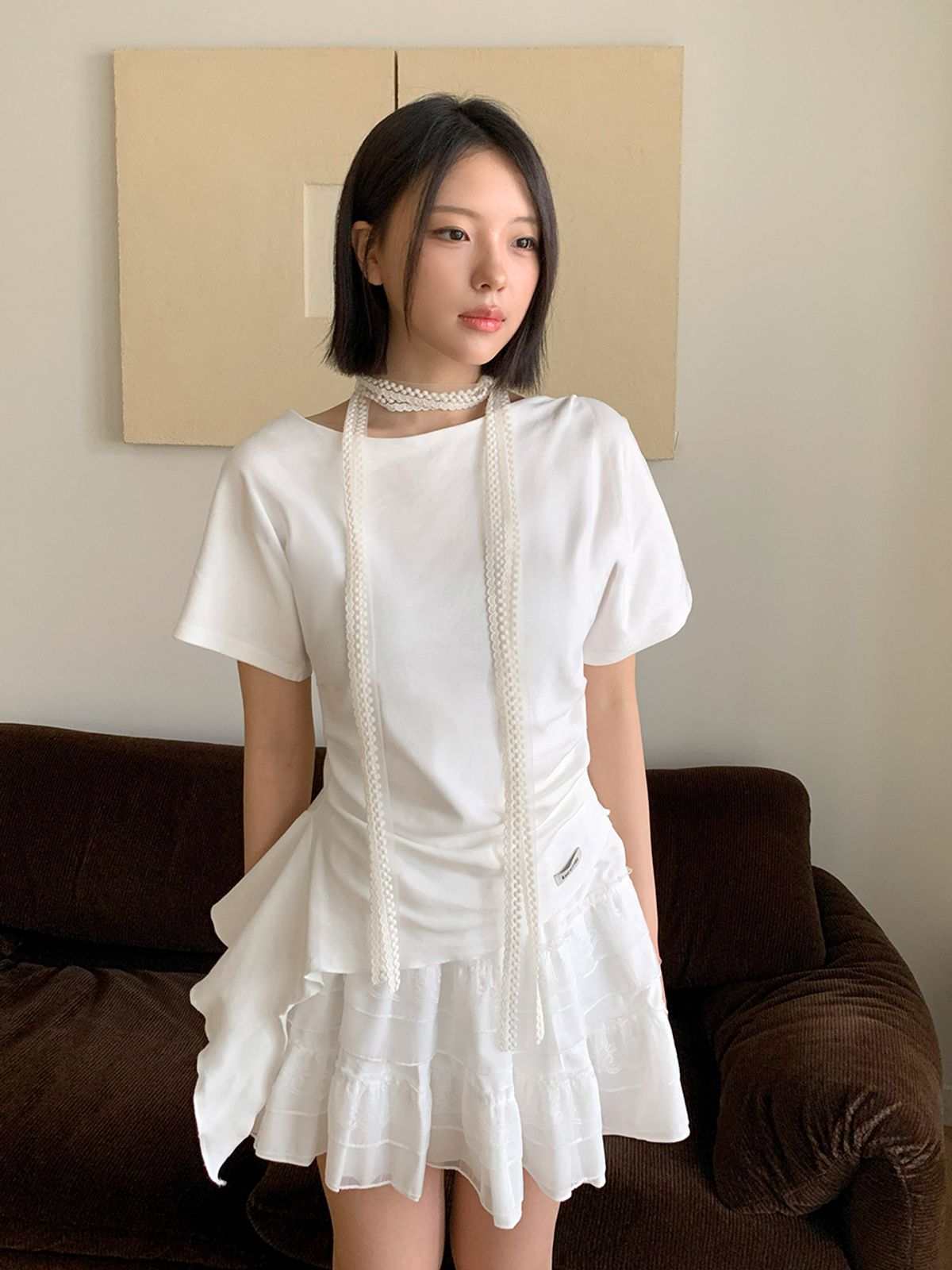 쿨키튼(KOOLKITTEN) 언발 사이드 플레어 티셔츠 2colors