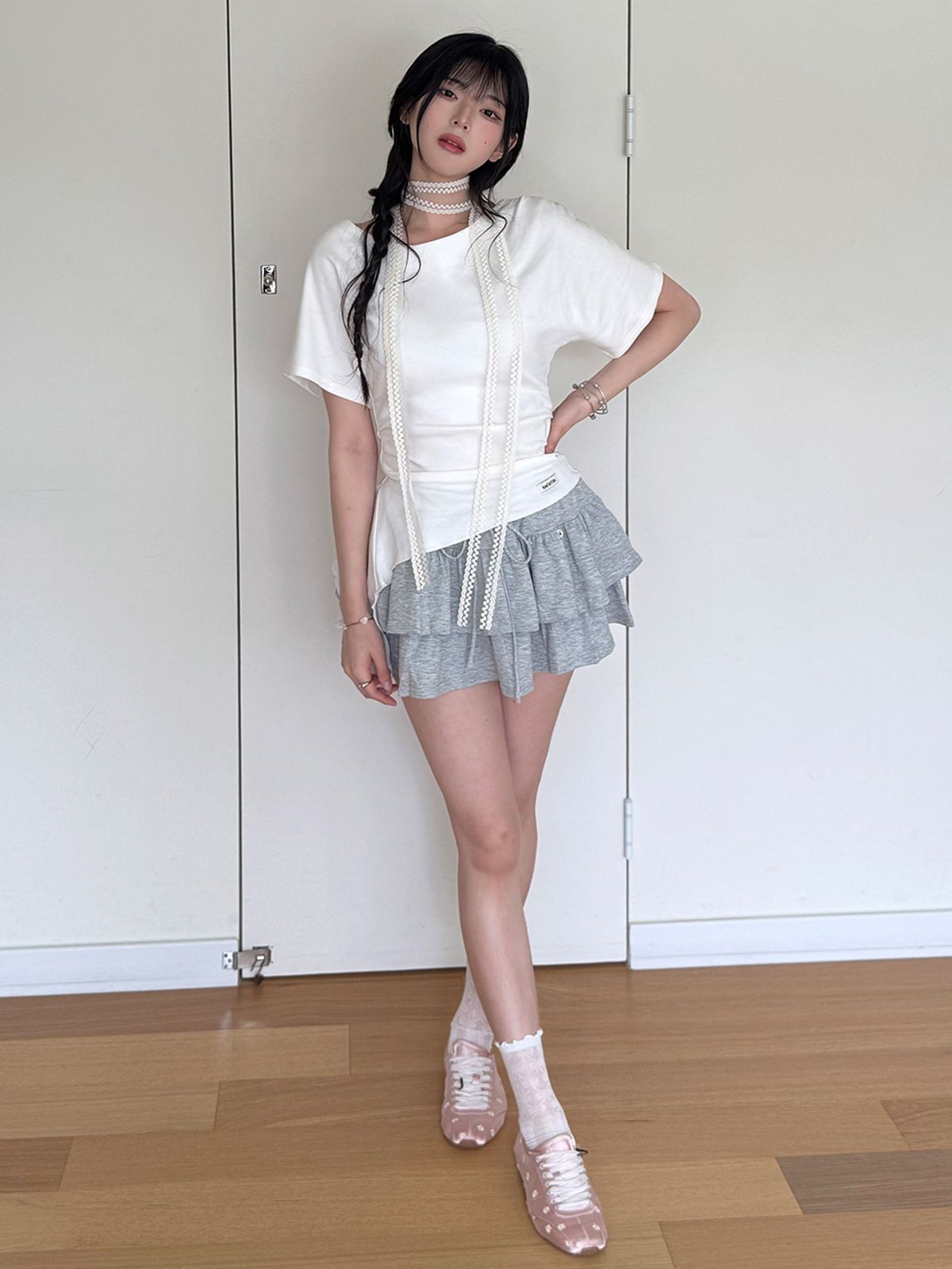쿨키튼(KOOLKITTEN) 언발 사이드 플레어 티셔츠 2colors