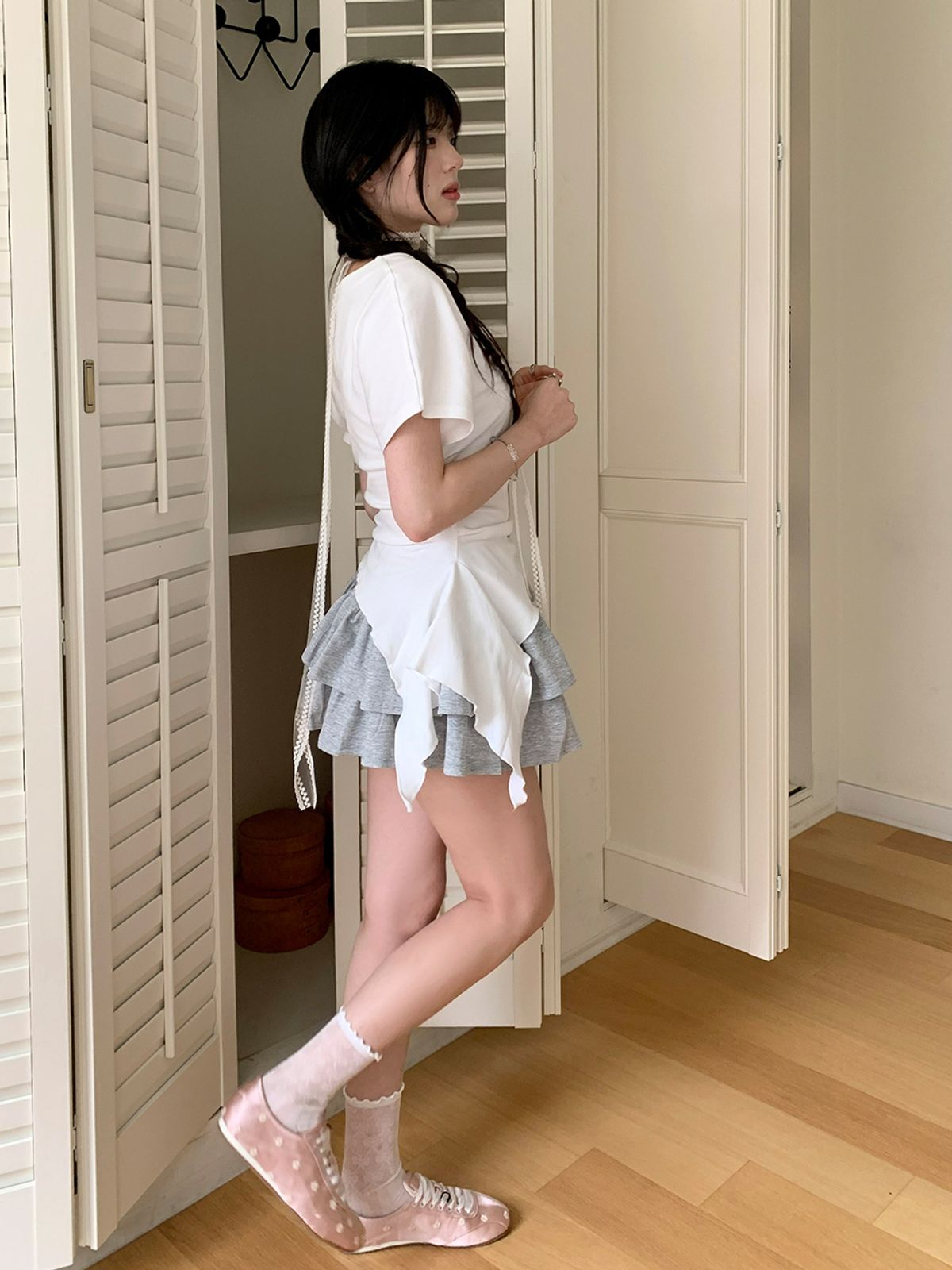 쿨키튼(KOOLKITTEN) 언발 사이드 플레어 티셔츠 2colors