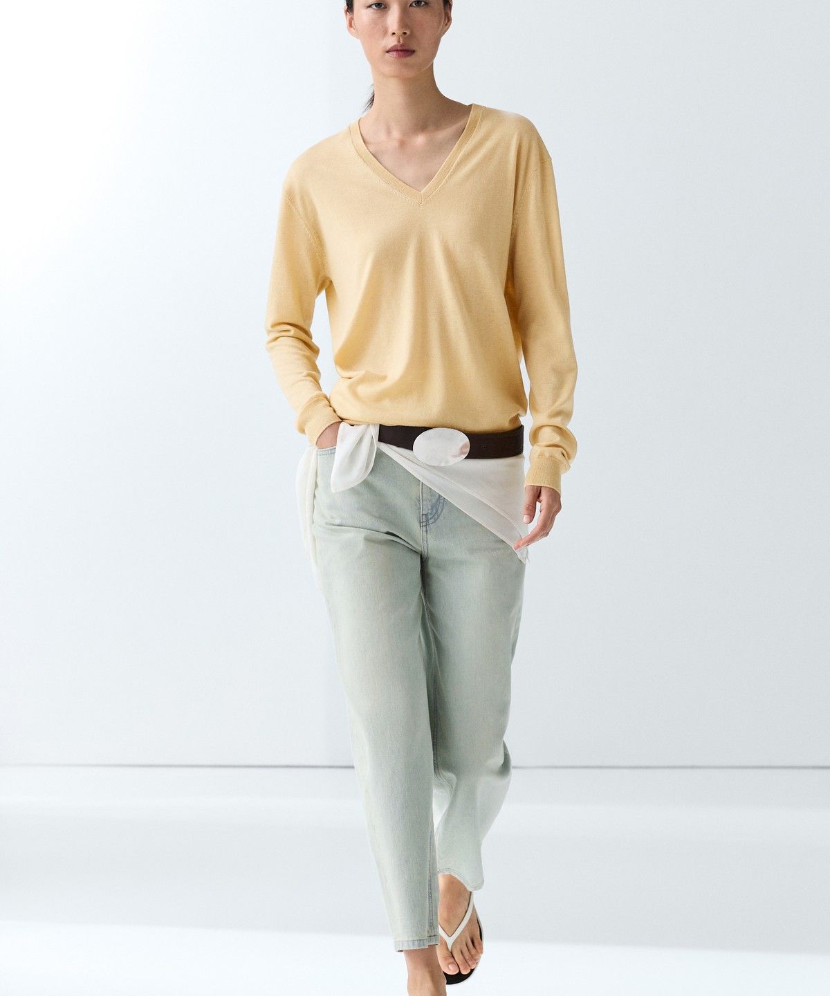 마시모두띠(MASSIMO DUTTI) 브이넥 니트 스웨터