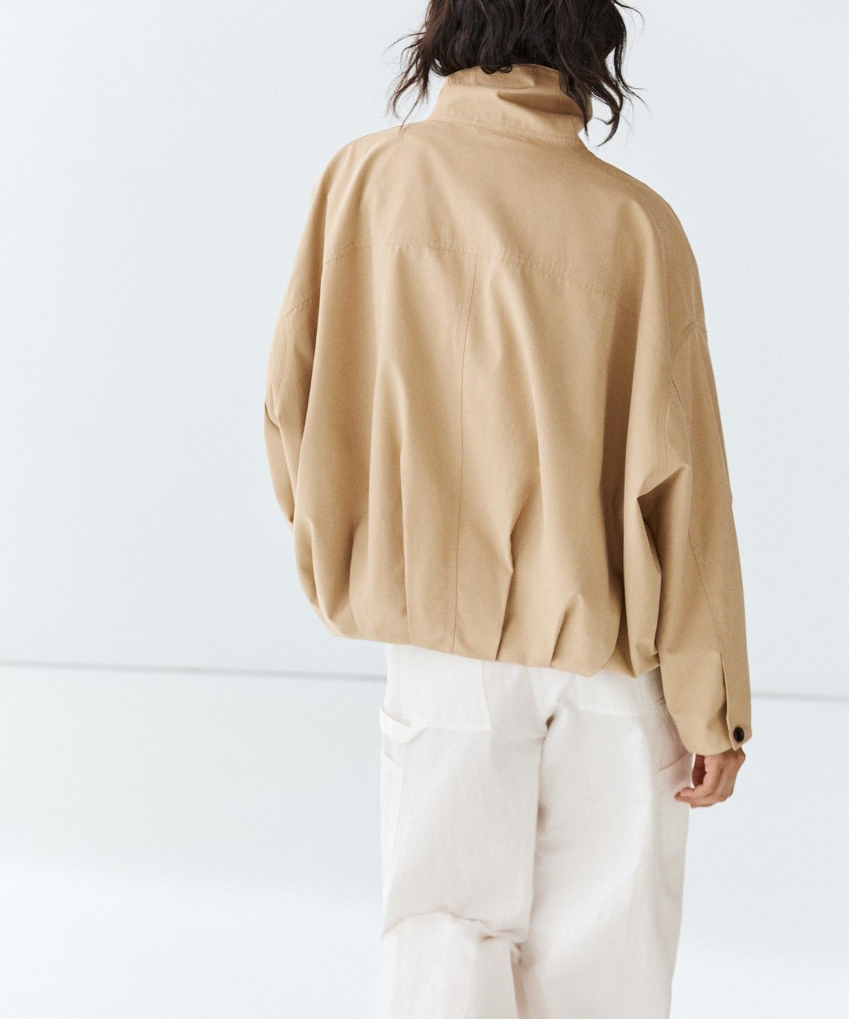 마시모두띠(MASSIMO DUTTI) 하이넥 플리츠 디테일 봄버 재킷