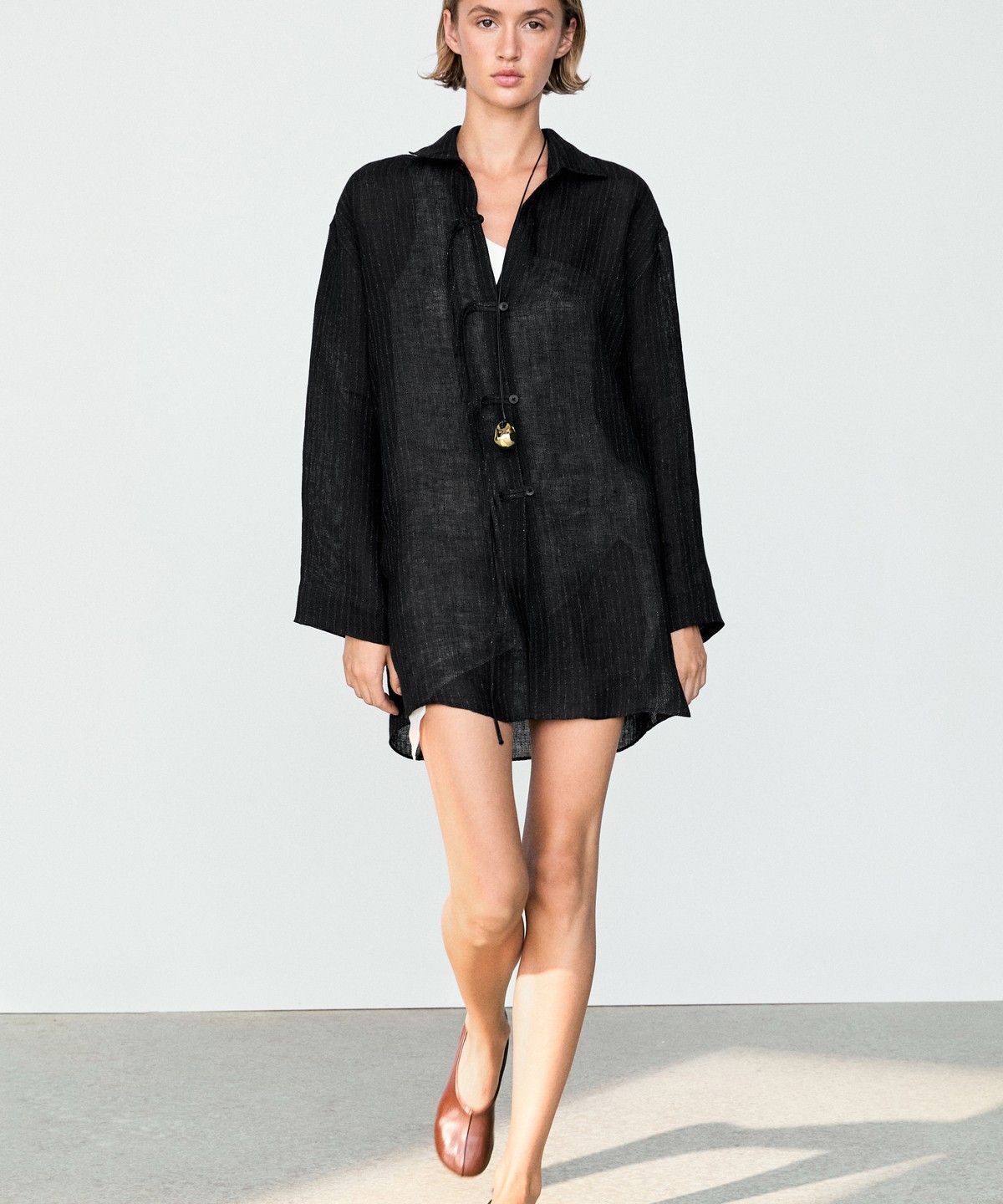 마시모두띠(MASSIMO DUTTI) 스트라이프 린넨 블렌드 버튼 디테일 블루종