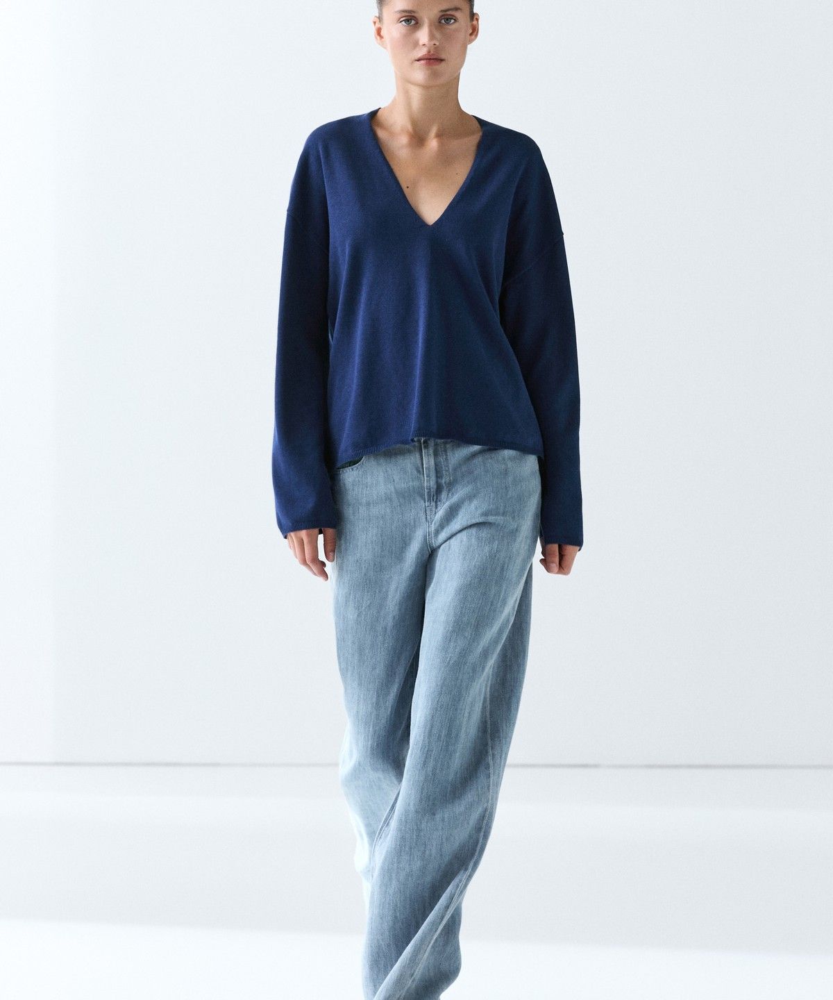 마시모두띠(MASSIMO DUTTI) 스트라이프 브이넥 니트 스웨터