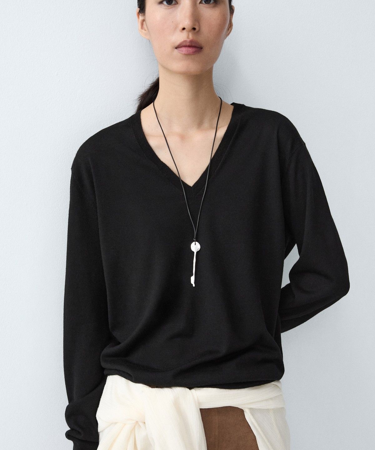 마시모두띠(MASSIMO DUTTI) 브이넥 니트 스웨터
