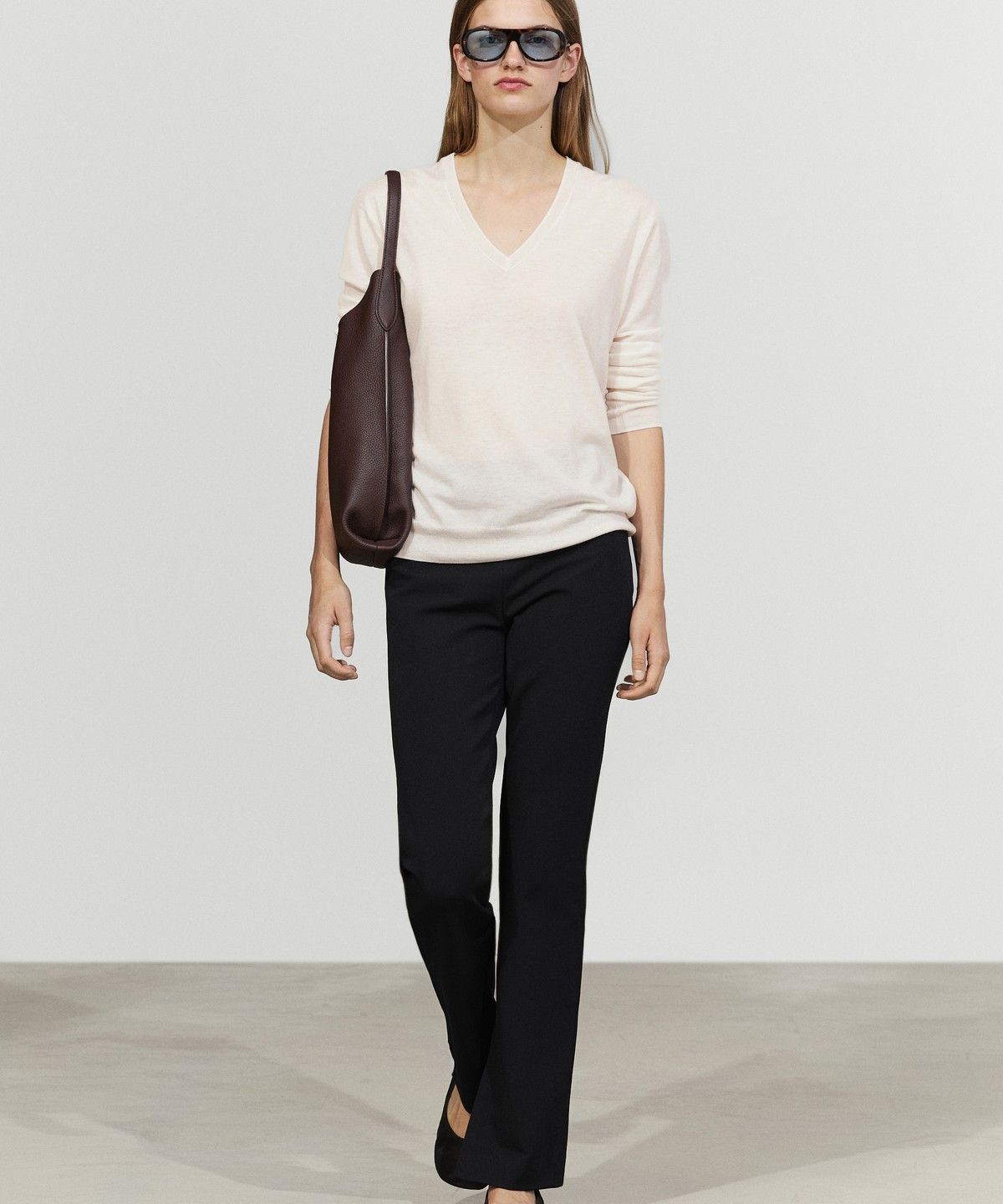마시모두띠(MASSIMO DUTTI) 브이넥 니트 스웨터