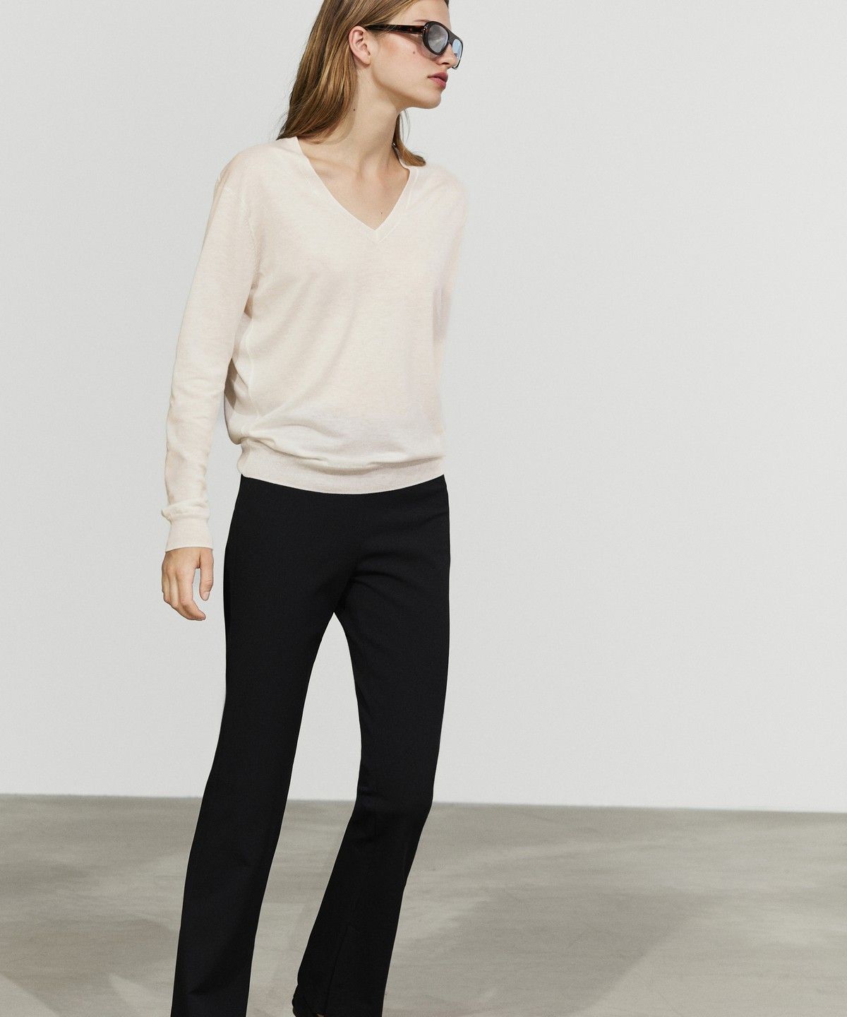 마시모두띠(MASSIMO DUTTI) 브이넥 니트 스웨터