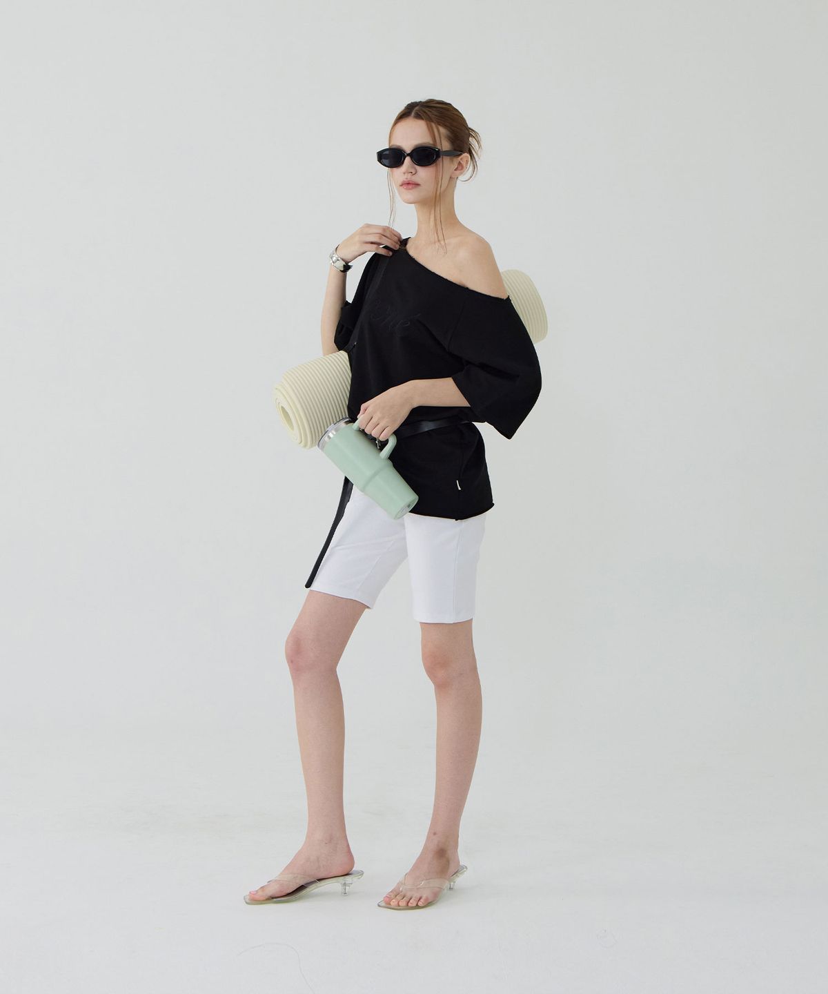 우네(OONE) Light Cotton Logo Off-Shoulder T-Shirt_Black