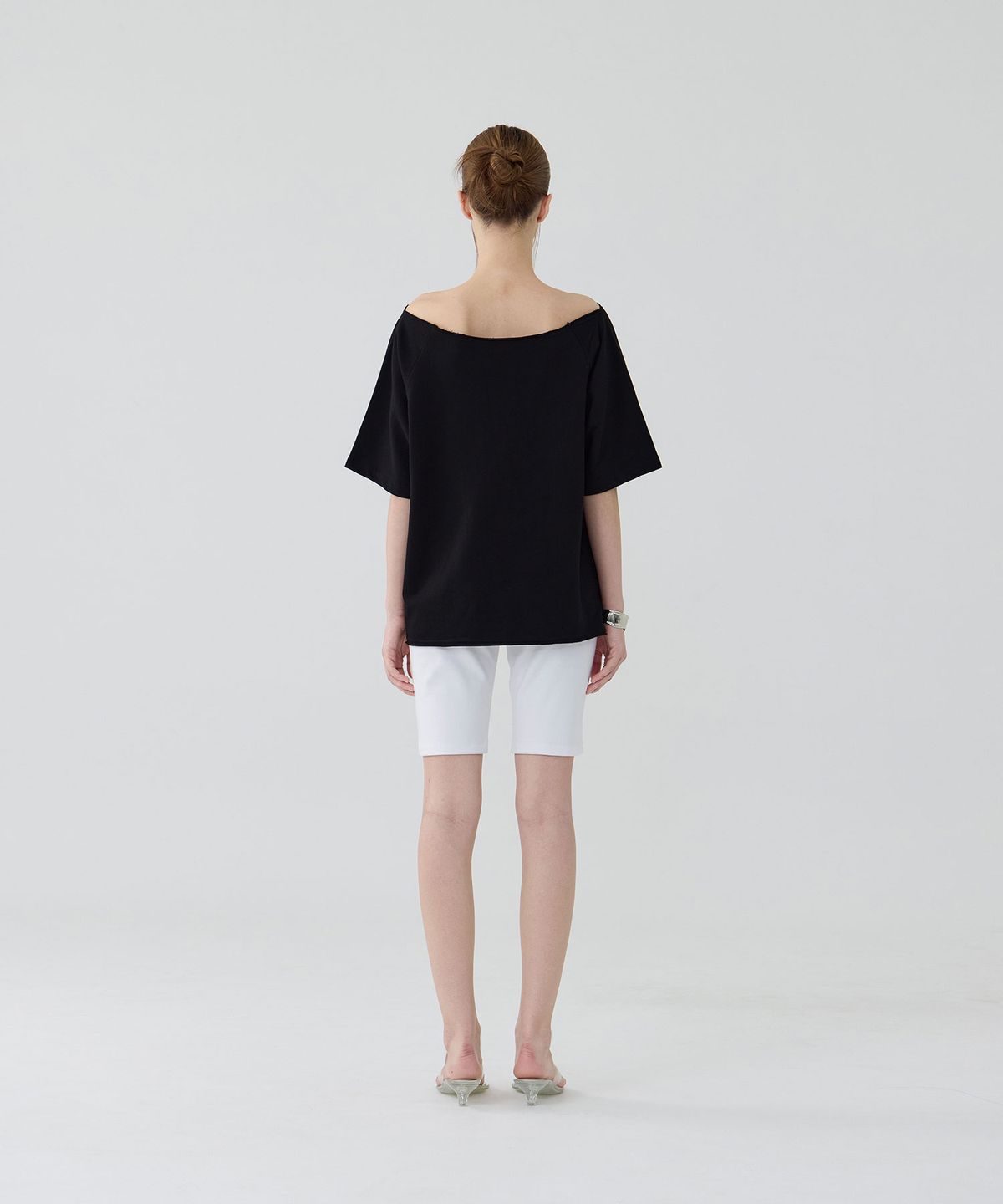 우네(OONE) Light Cotton Logo Off-Shoulder T-Shirt_Black
