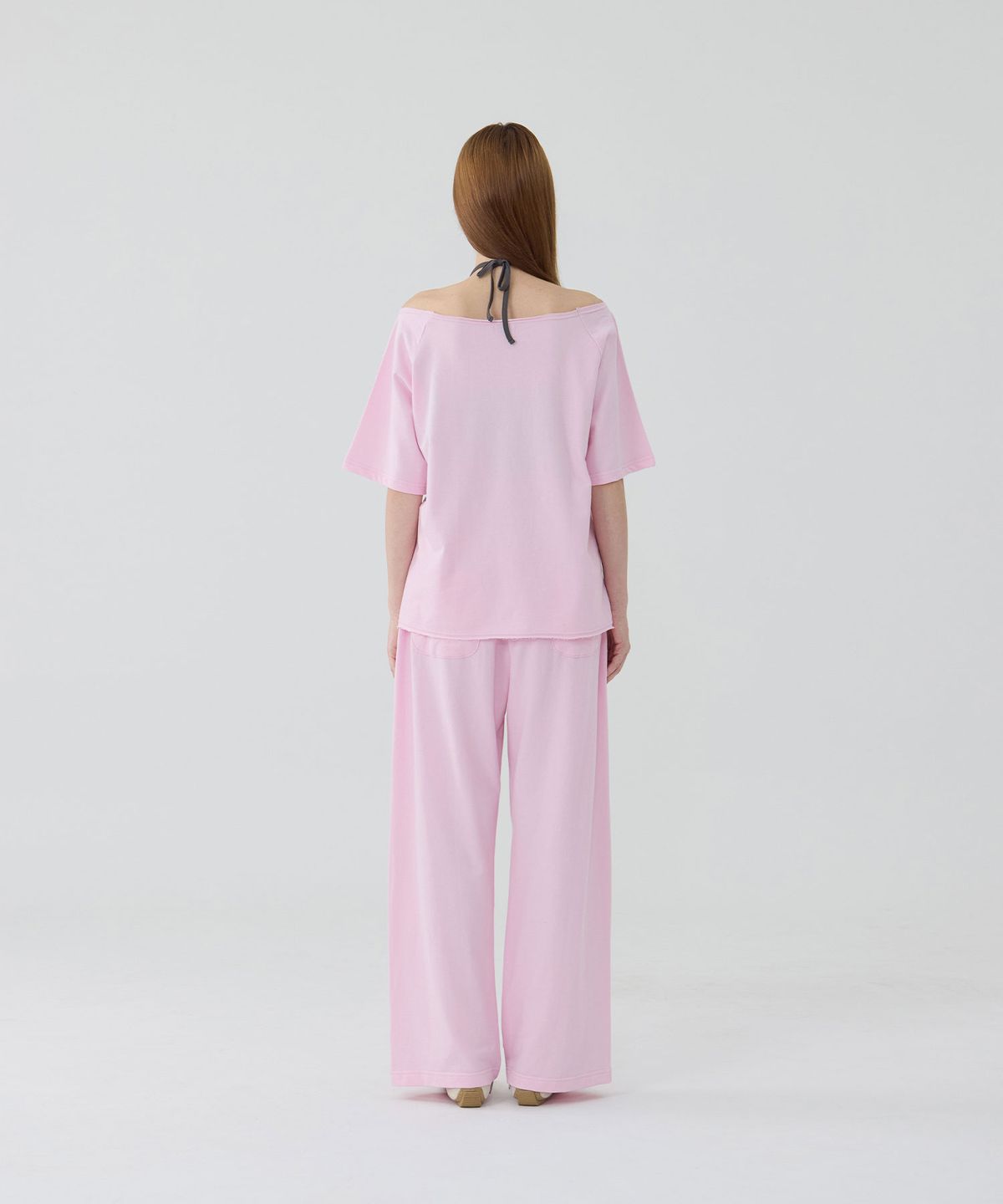 우네(OONE) Light Cotton Logo Off-Shoulder T-Shirt_Baby Pink
