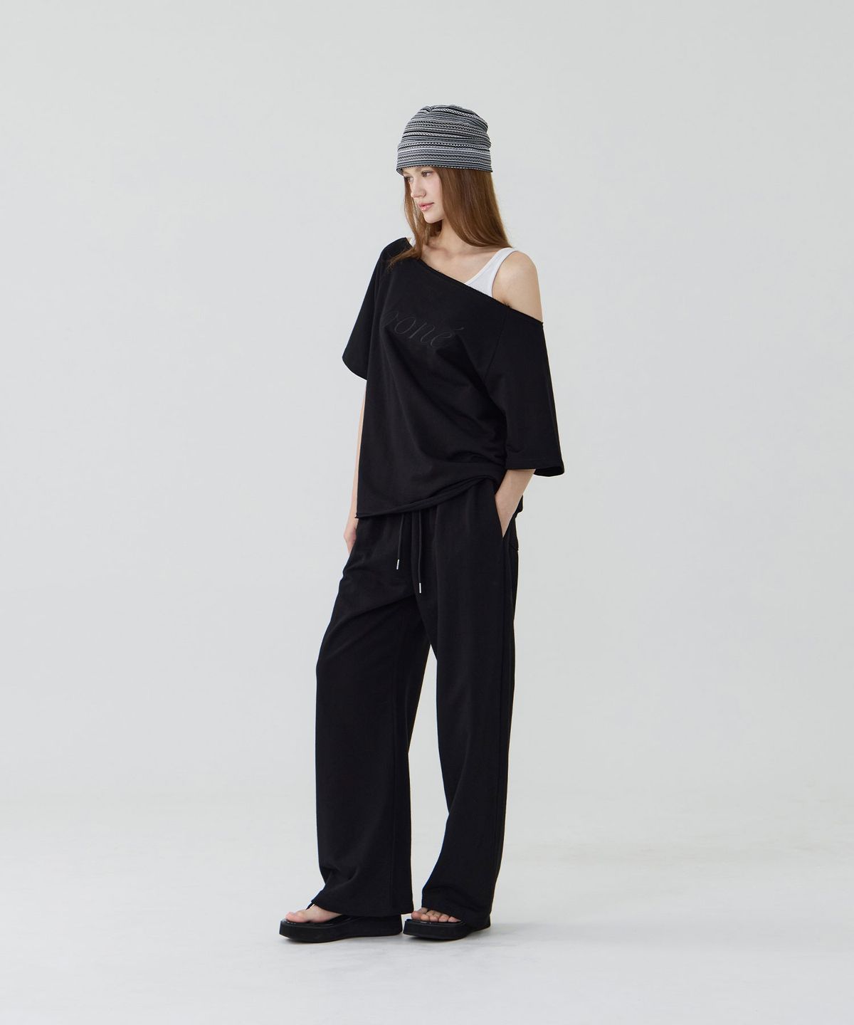 우네(OONE) [Set-Up] Light Cotton Signature T-Shirt & Wide Sweatpants_Black