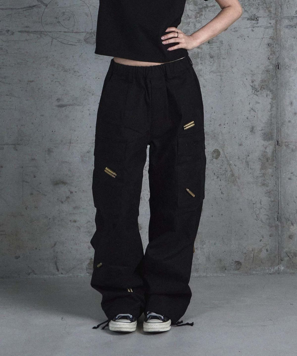 이브인더월드(EVEINTHEWORLD) BULLET CARGO PANTS BLACK