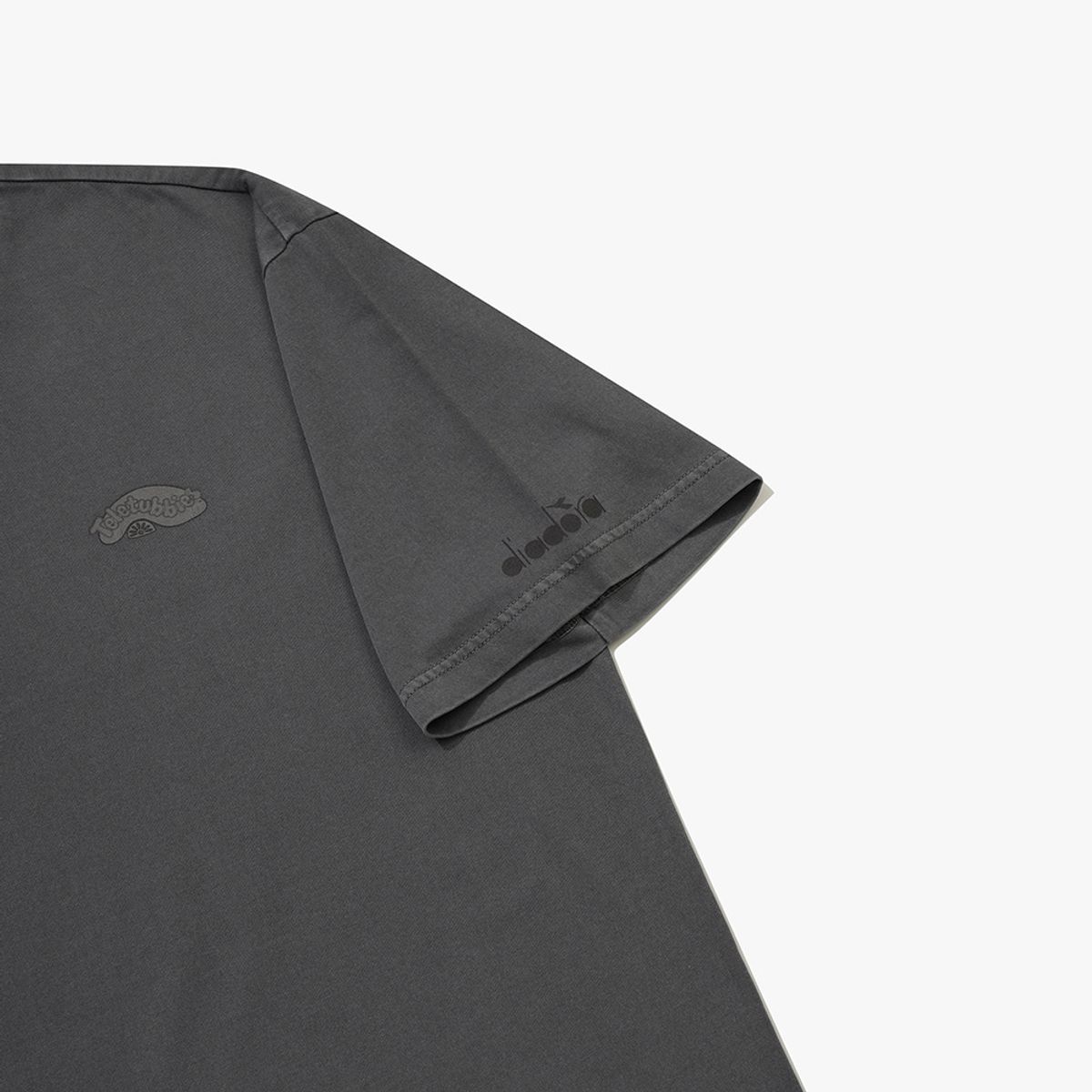 디아도라(diadora) 텔레토비 워싱 그래픽 반팔 티셔츠 GREY