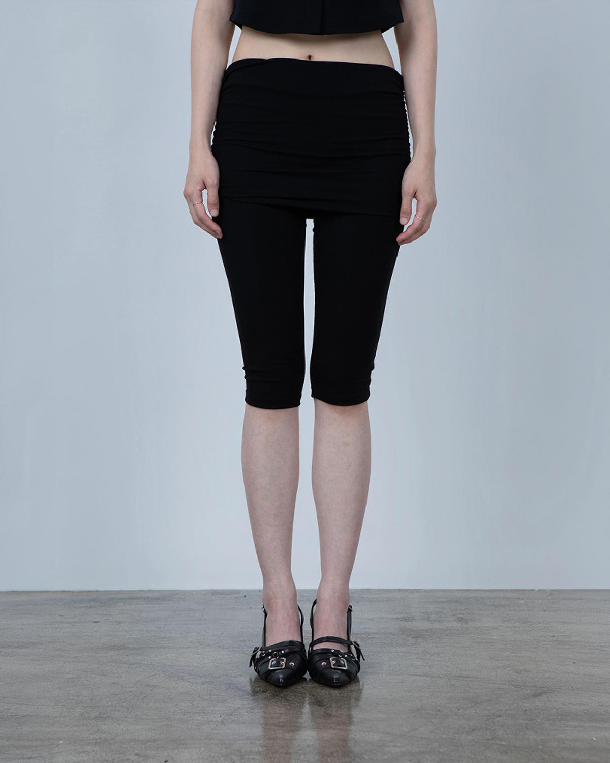 요키토키(YOKI TOKI) FOLDING SHIRRING CAPRI LEGGINGS [Black]
