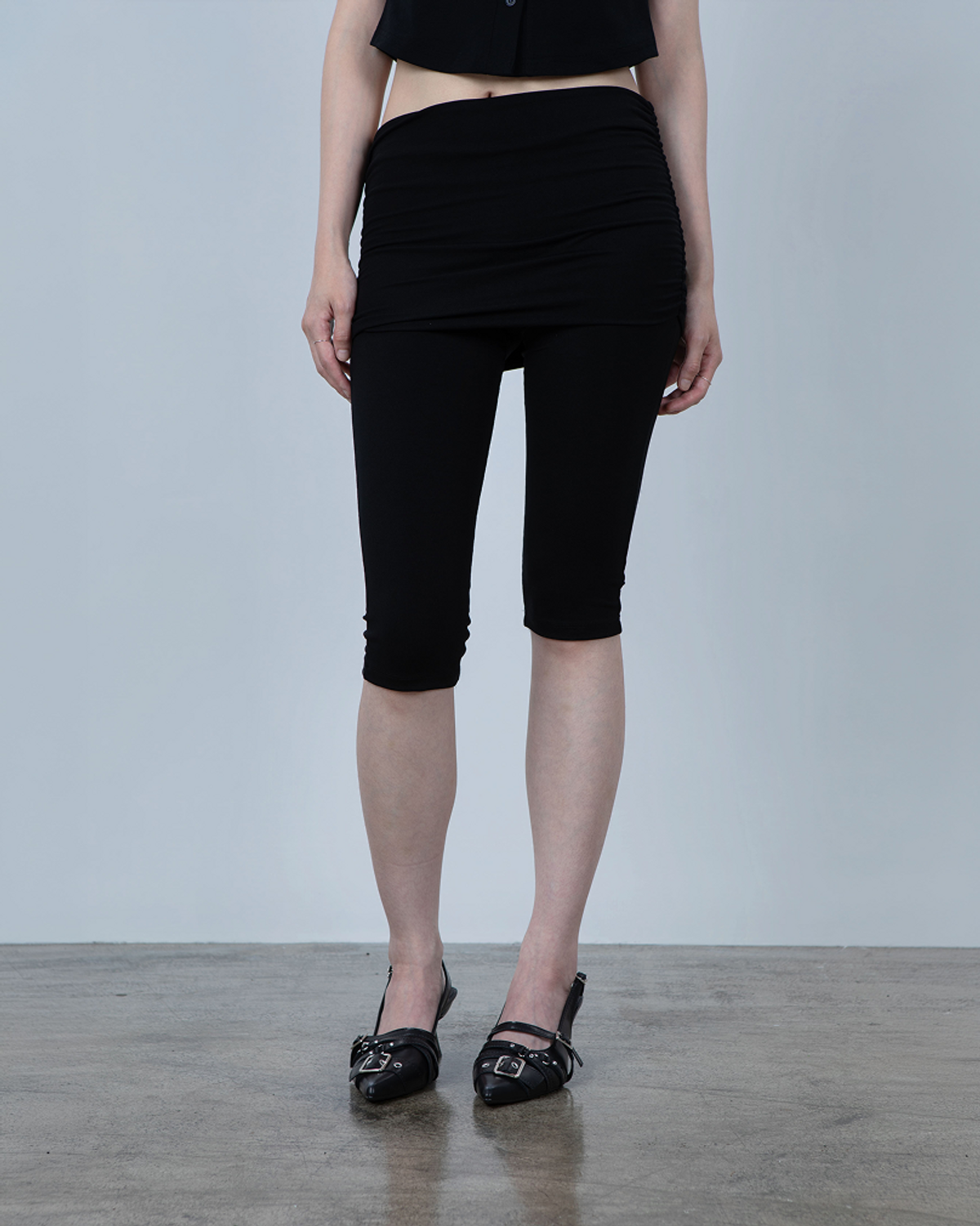 요키토키(YOKI TOKI) FOLDING SHIRRING CAPRI LEGGINGS [Black]