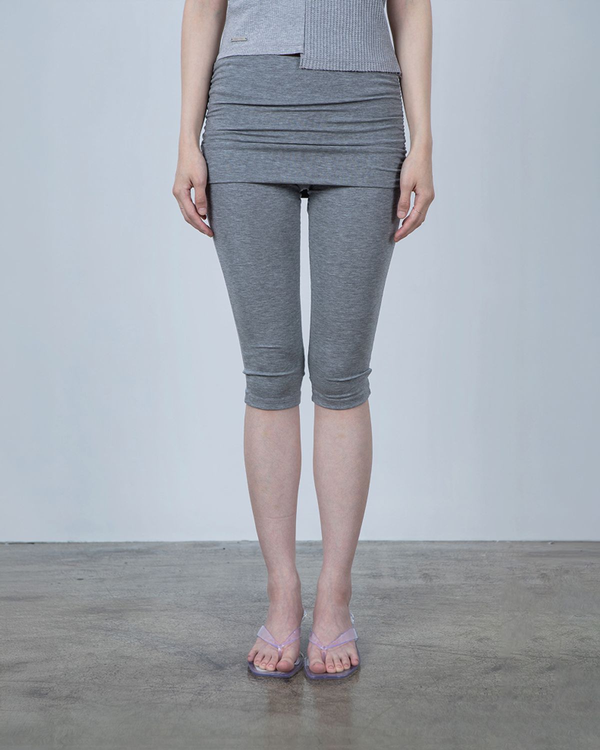 요키토키(YOKI TOKI) FOLDING SHIRRING CAPRI LEGGINGS [Grey]