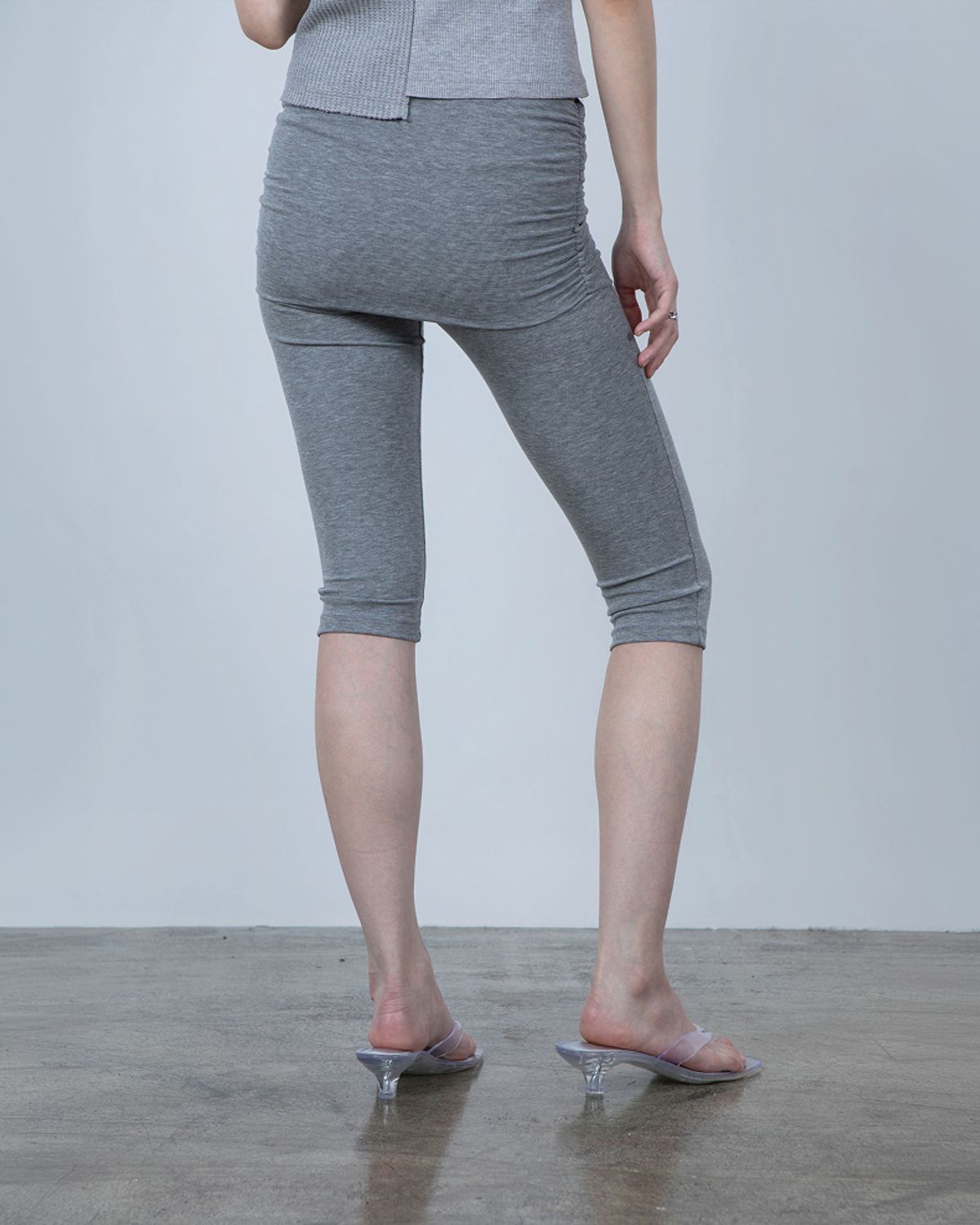 요키토키(YOKI TOKI) FOLDING SHIRRING CAPRI LEGGINGS [Grey]