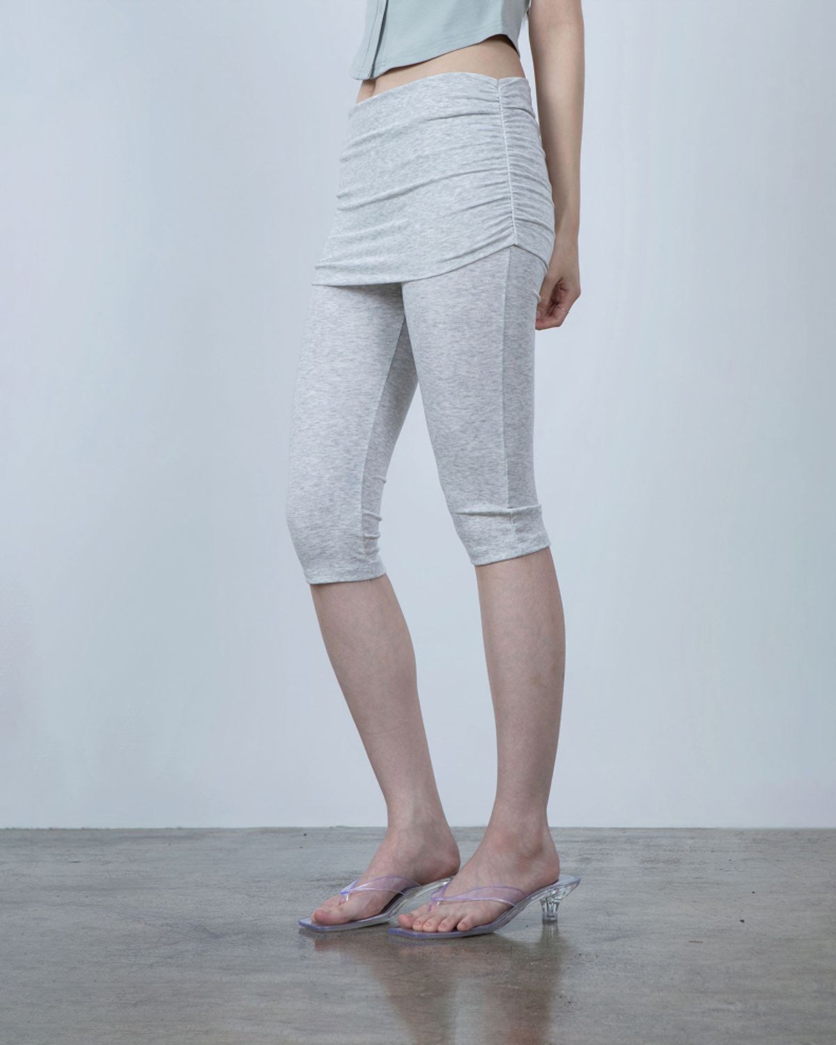 요키토키(YOKI TOKI) FOLDING SHIRRING CAPRI LEGGINGS [Melange White]