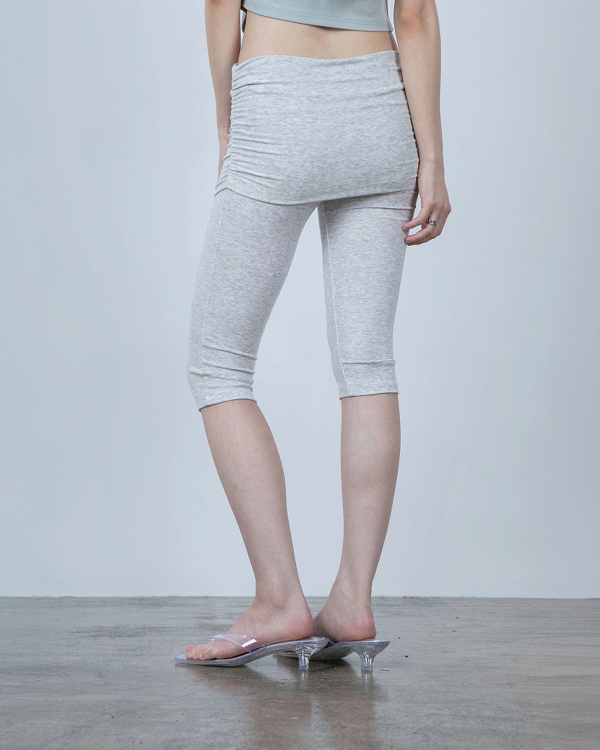 요키토키(YOKI TOKI) FOLDING SHIRRING CAPRI LEGGINGS [Melange White]