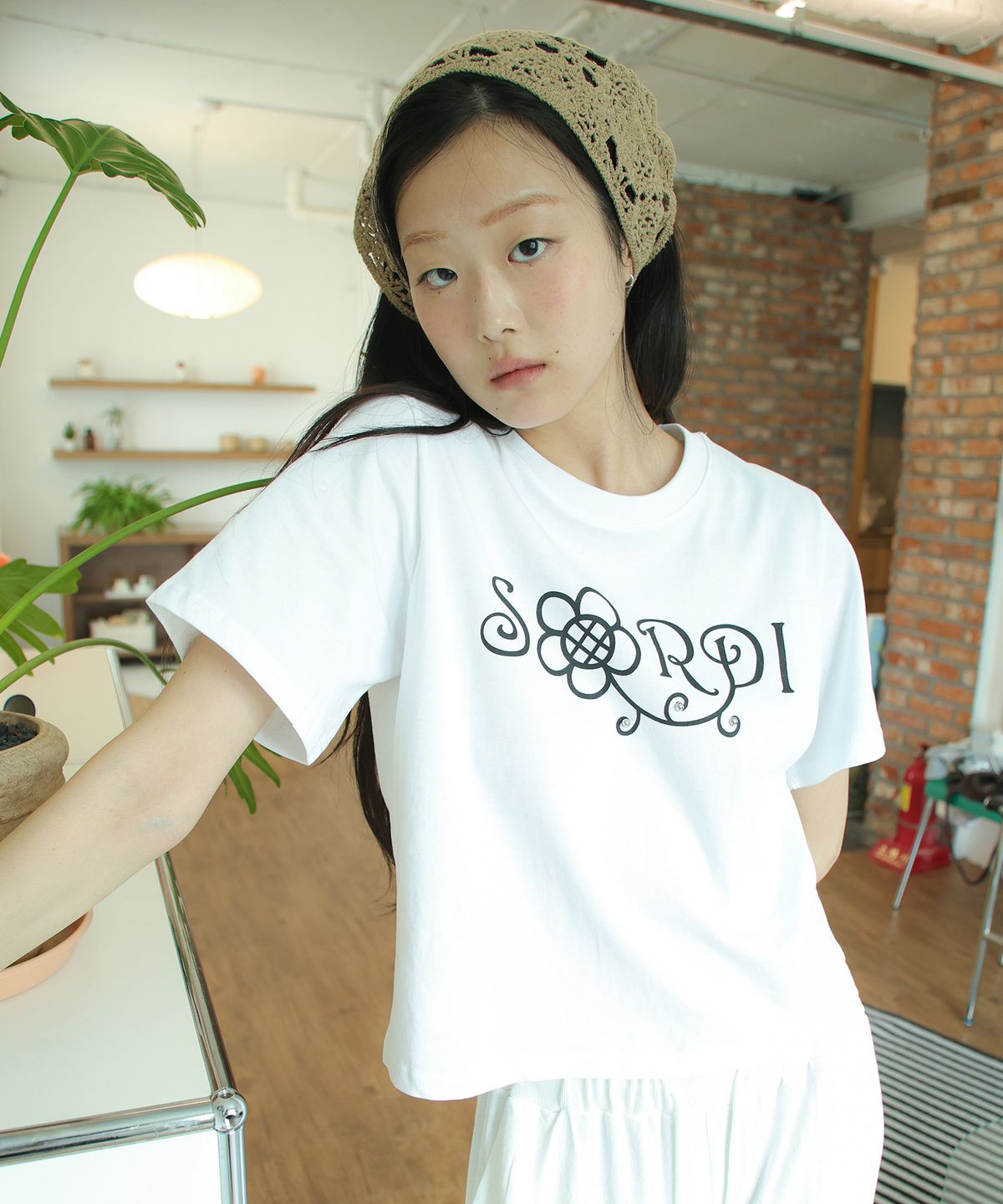 소르디(SORDI) Garden Lettering Tee_white