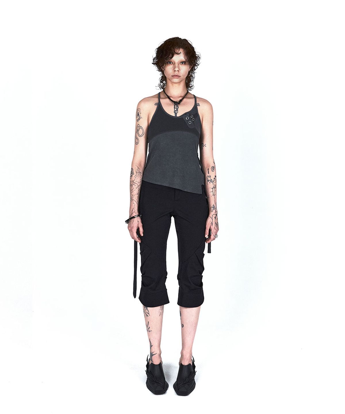 디프런티스(DIFFERENTIS) Button Strap Sleeveless (CH)
