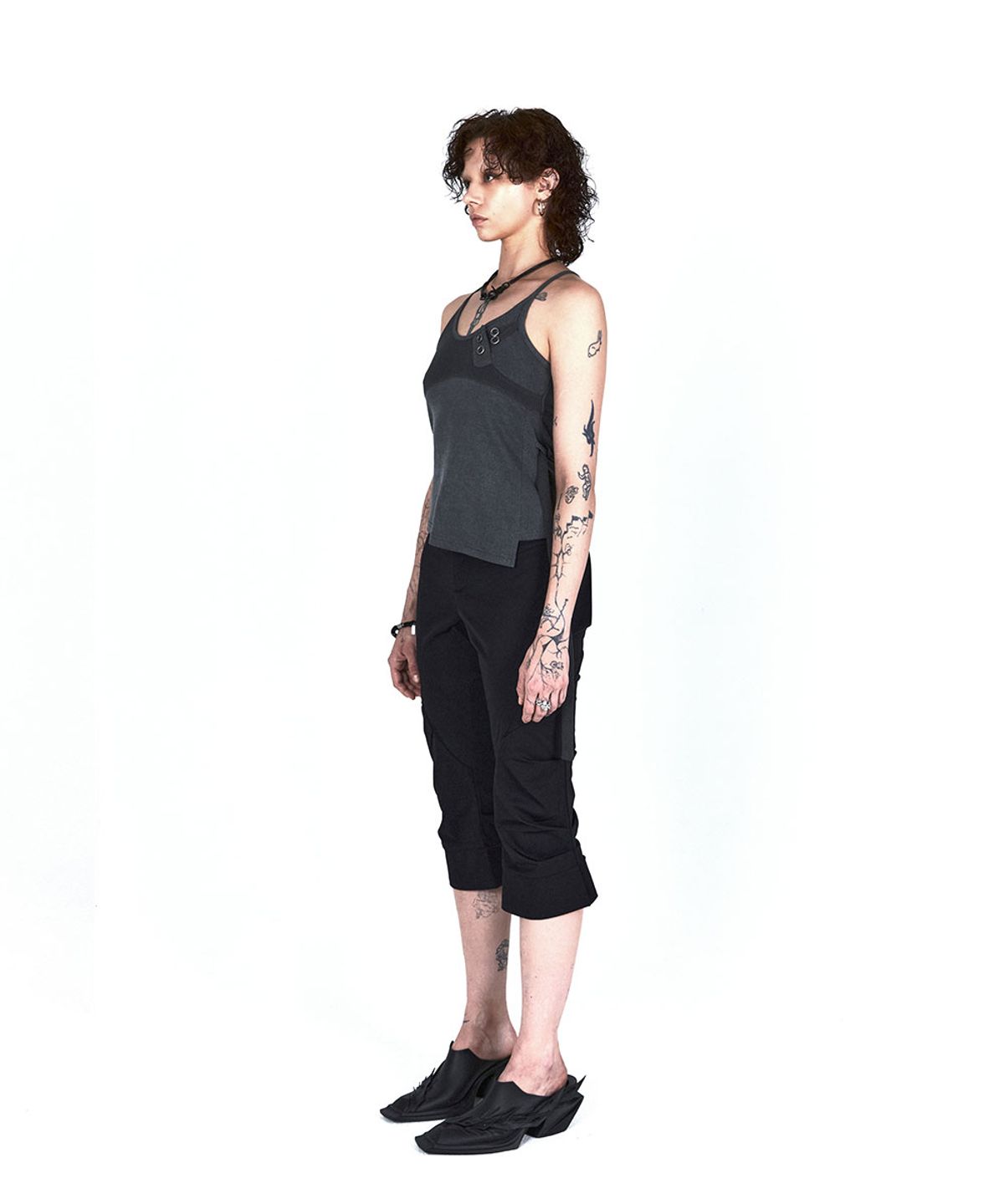 디프런티스(DIFFERENTIS) Button Strap Sleeveless (CH)