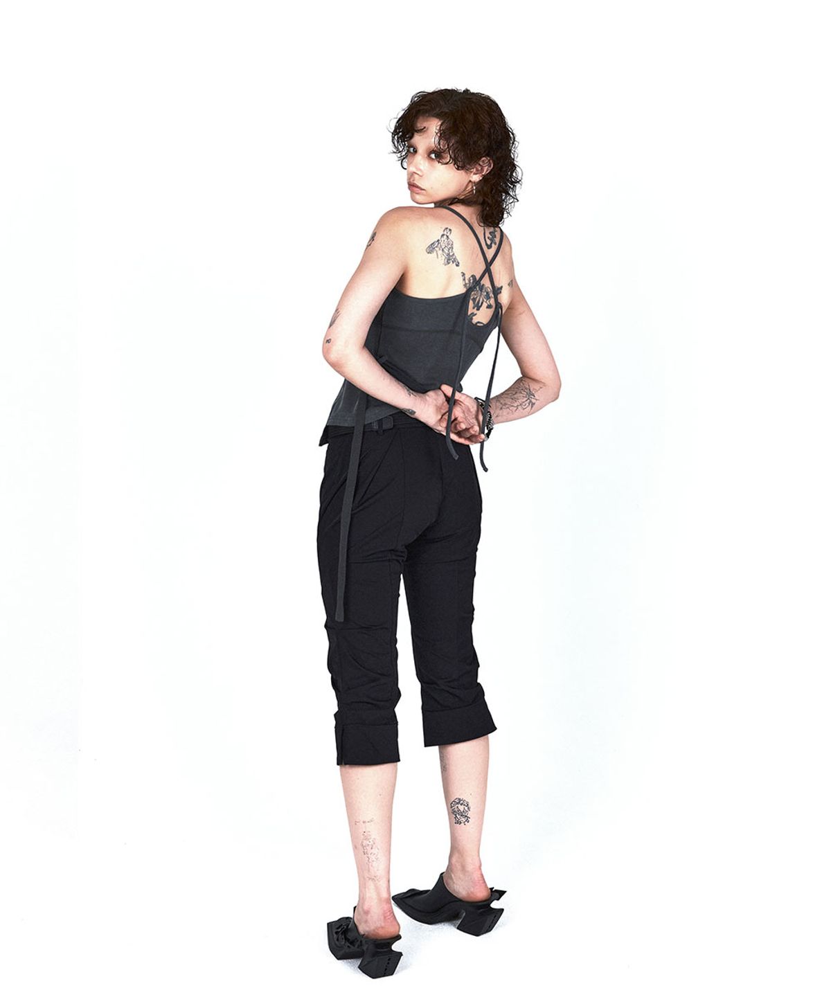 디프런티스(DIFFERENTIS) Button Strap Sleeveless (CH)
