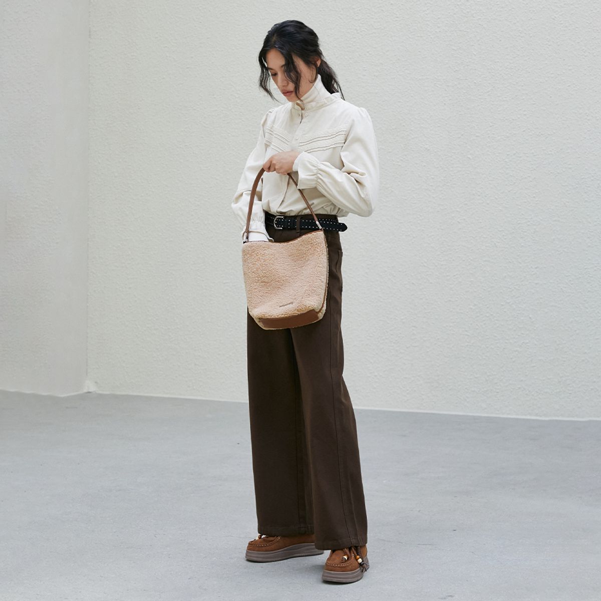 랩(LAP) SNOWFLAKE BUCKET BAG AR7ABA22