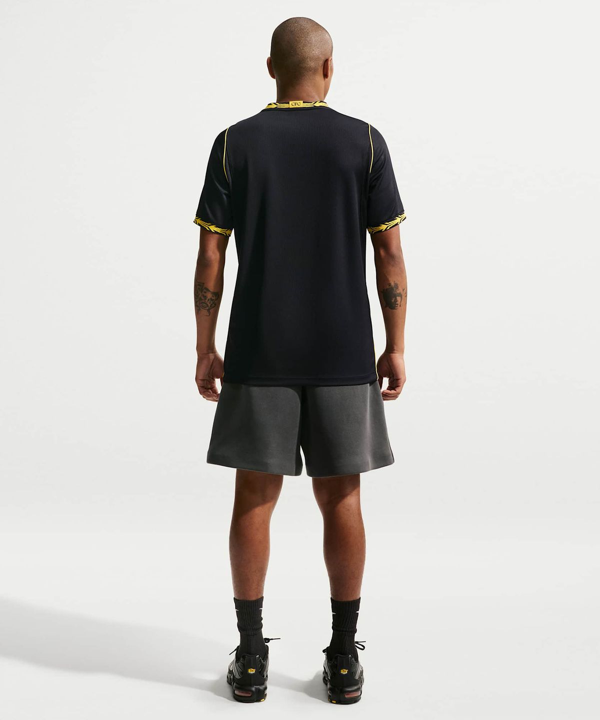 나이키(NIKE) 첼시 F.C. 2026/27 스타디움 어웨이 드라이 핏 축구 레플리카 저지 M - 블랙:미드웨스트 골드 / II1941-011